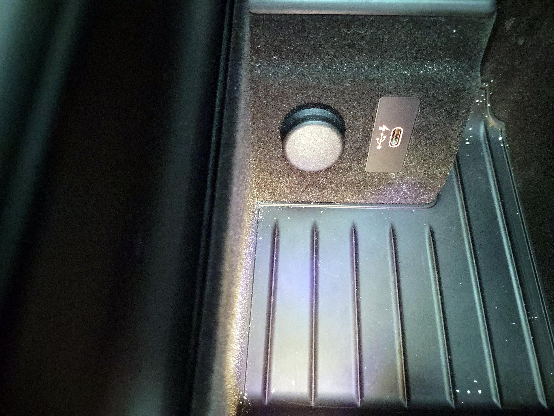 Thumbnail: 2021 BMW 7 Series - 19