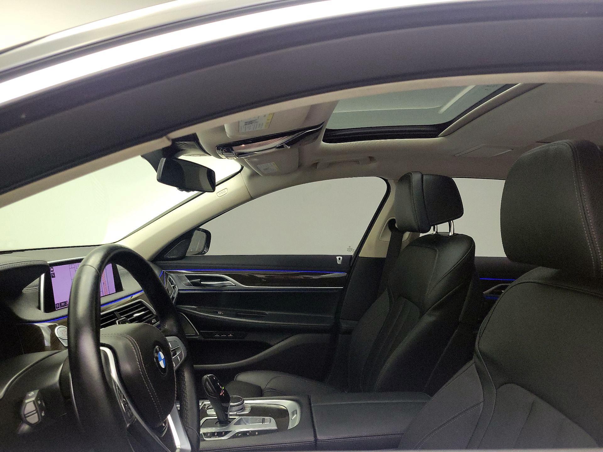 Thumbnail: 2021 BMW 7 Series - 20