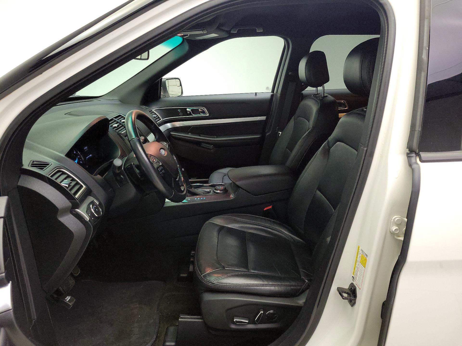 Thumbnail: 2016 Ford Explorer - 11