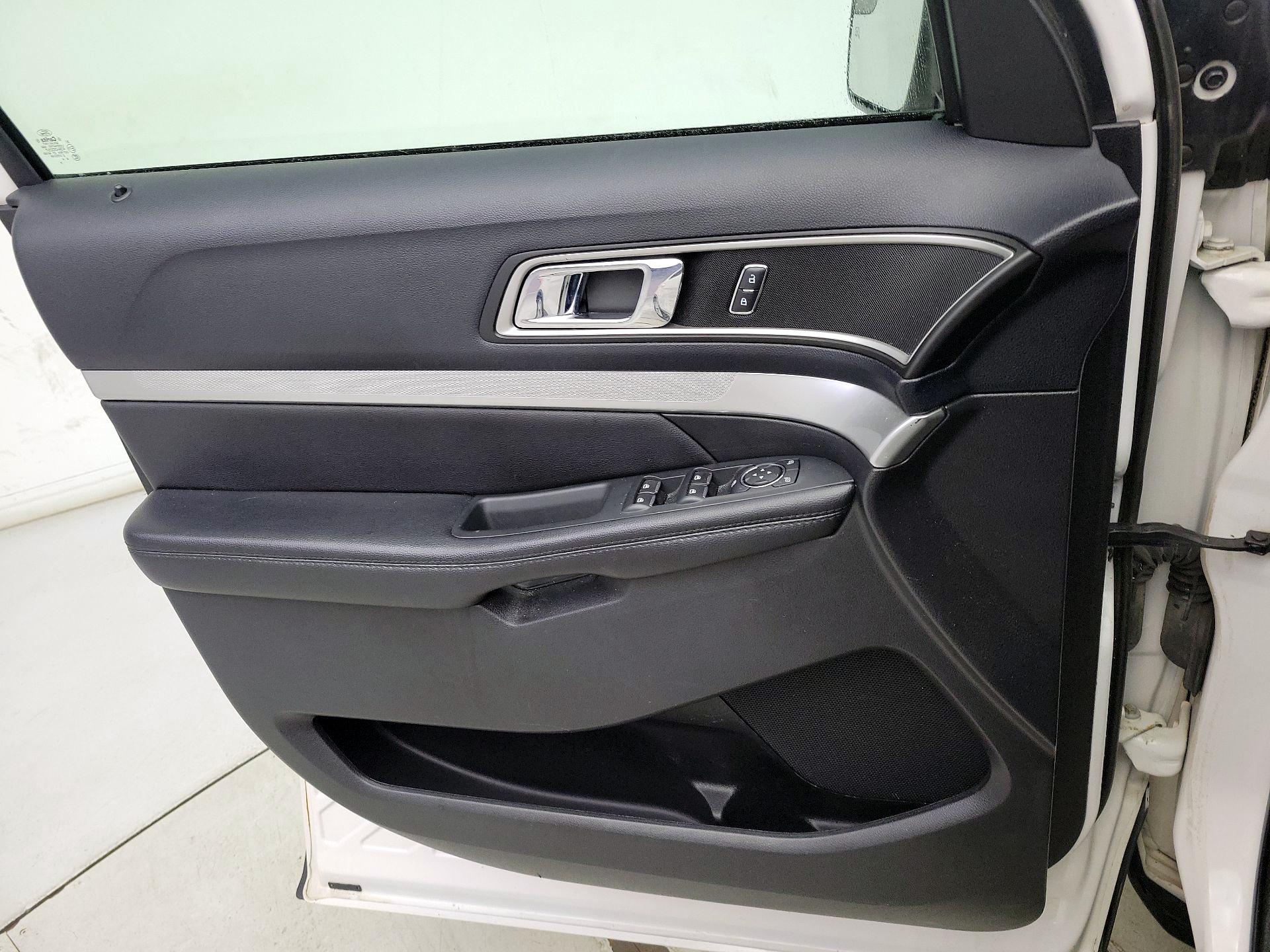 Thumbnail: 2016 Ford Explorer - 12