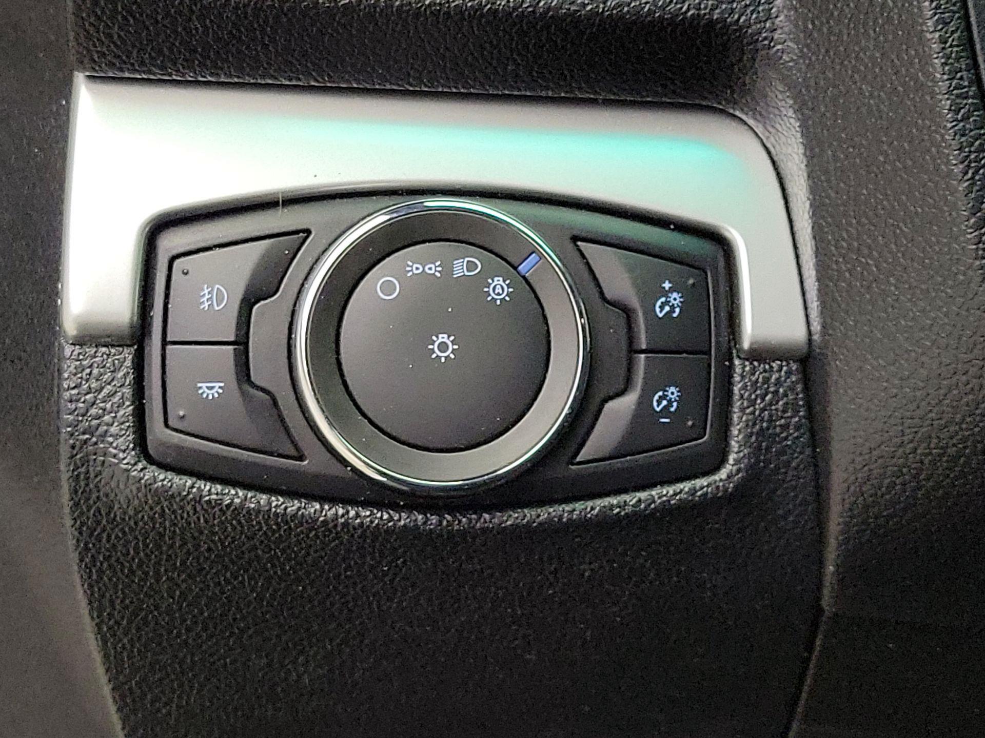 Thumbnail: 2016 Ford Explorer - 13