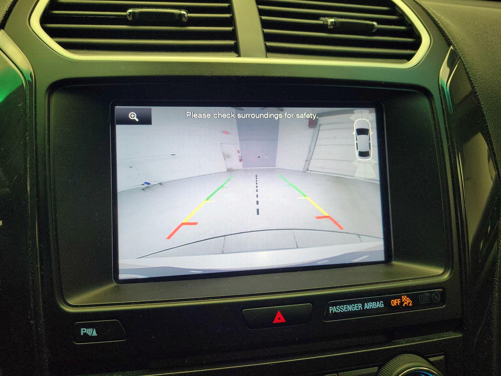 Thumbnail: 2016 Ford Explorer - 14