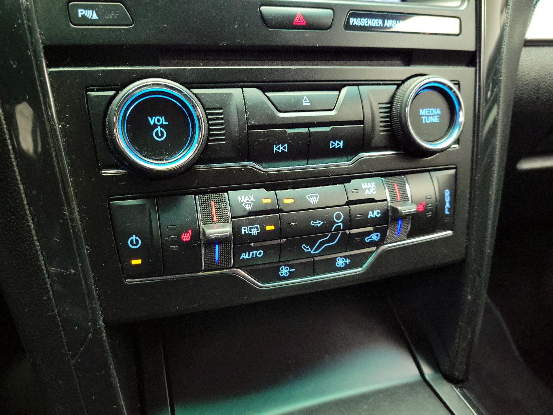 Thumbnail: 2016 Ford Explorer - 16