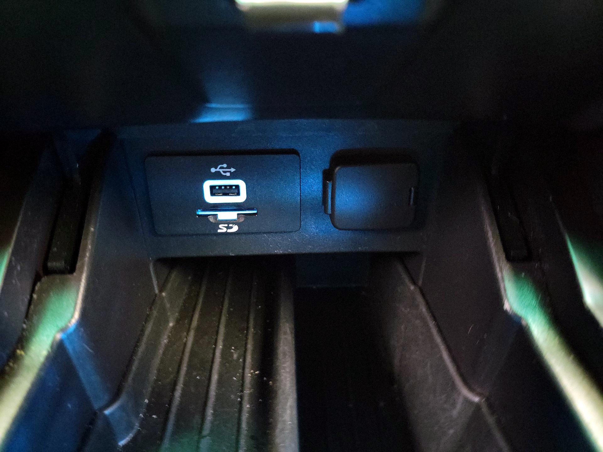 Thumbnail: 2016 Ford Explorer - 18