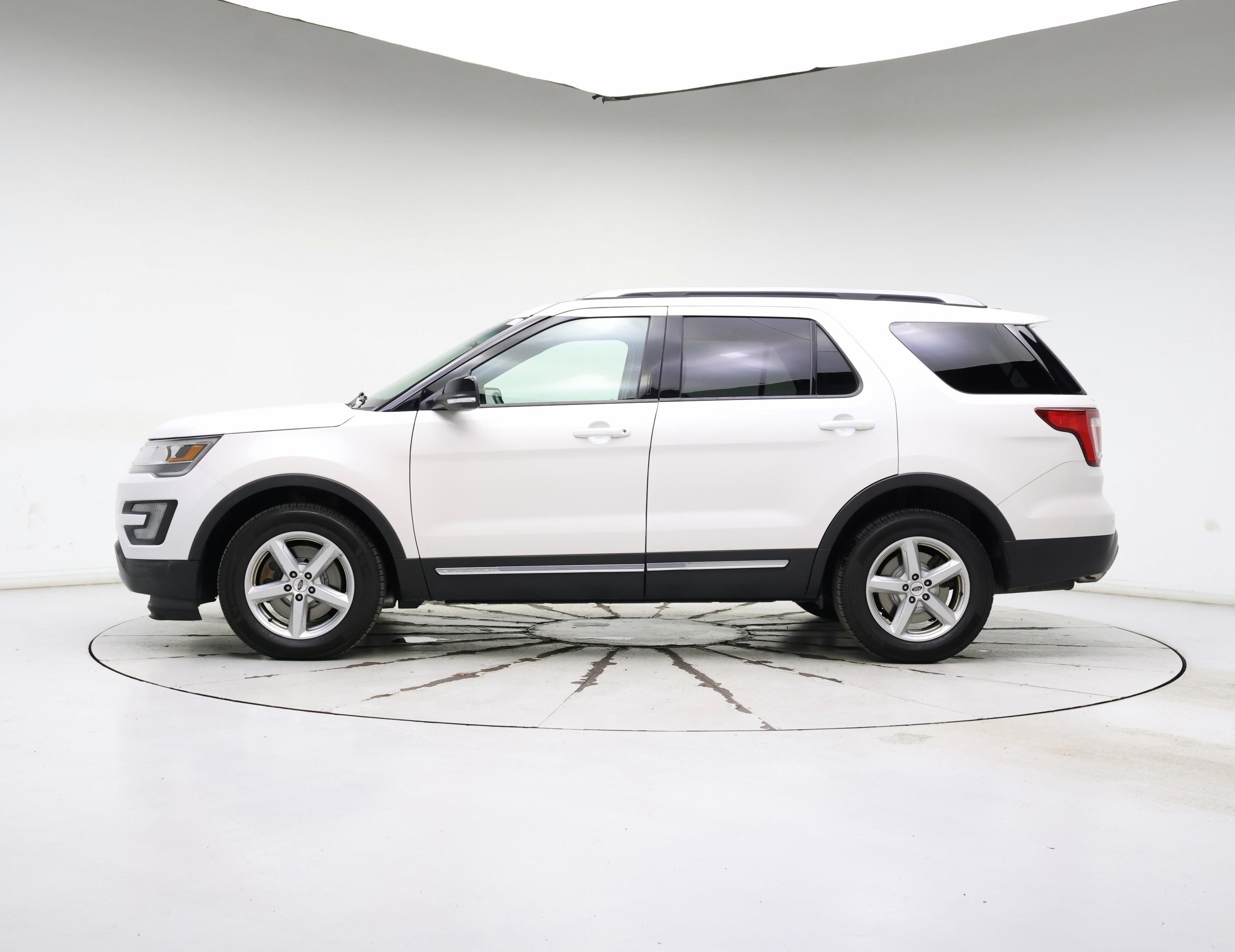 Thumbnail: 2016 Ford Explorer - 3