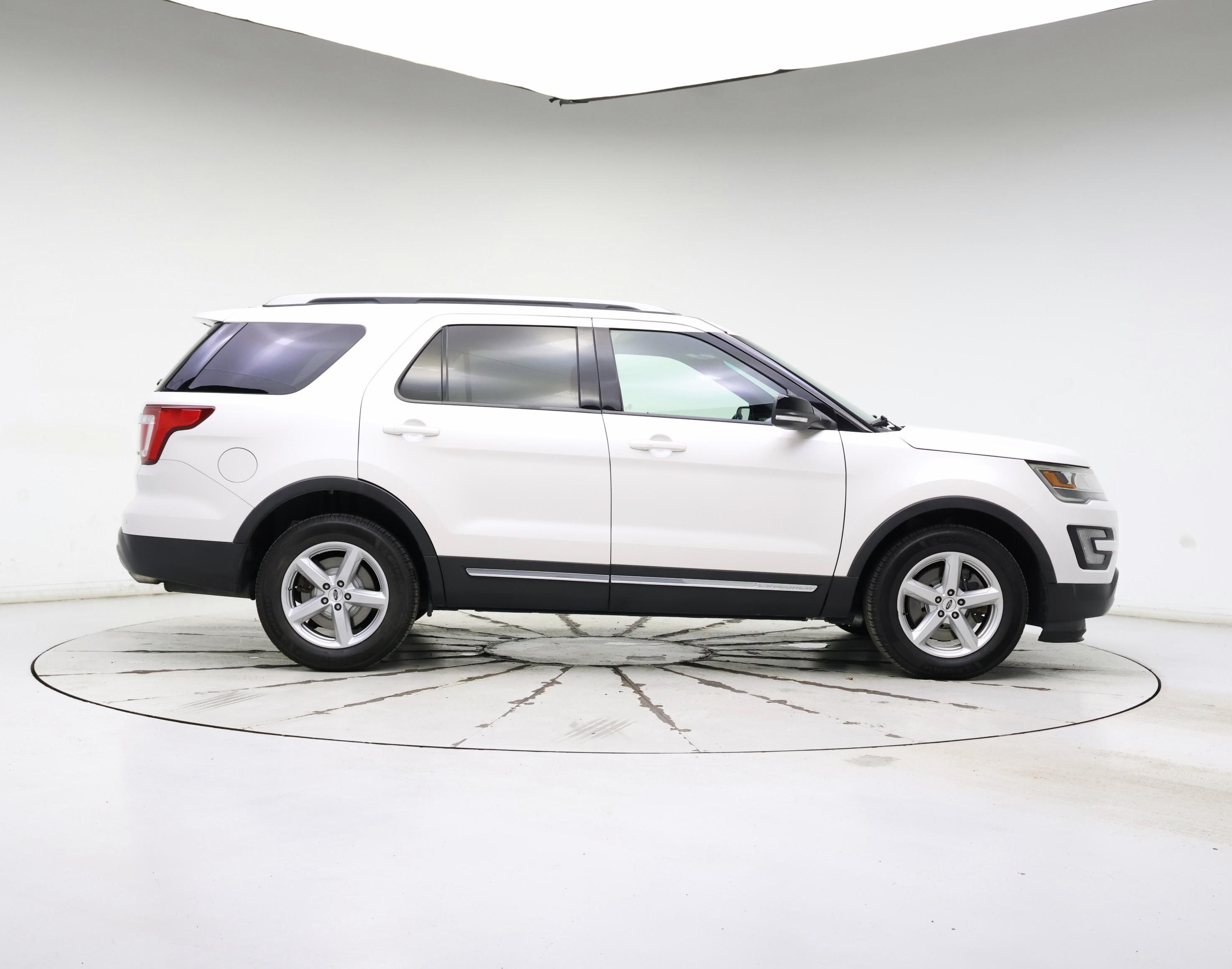 Thumbnail: 2016 Ford Explorer - 7