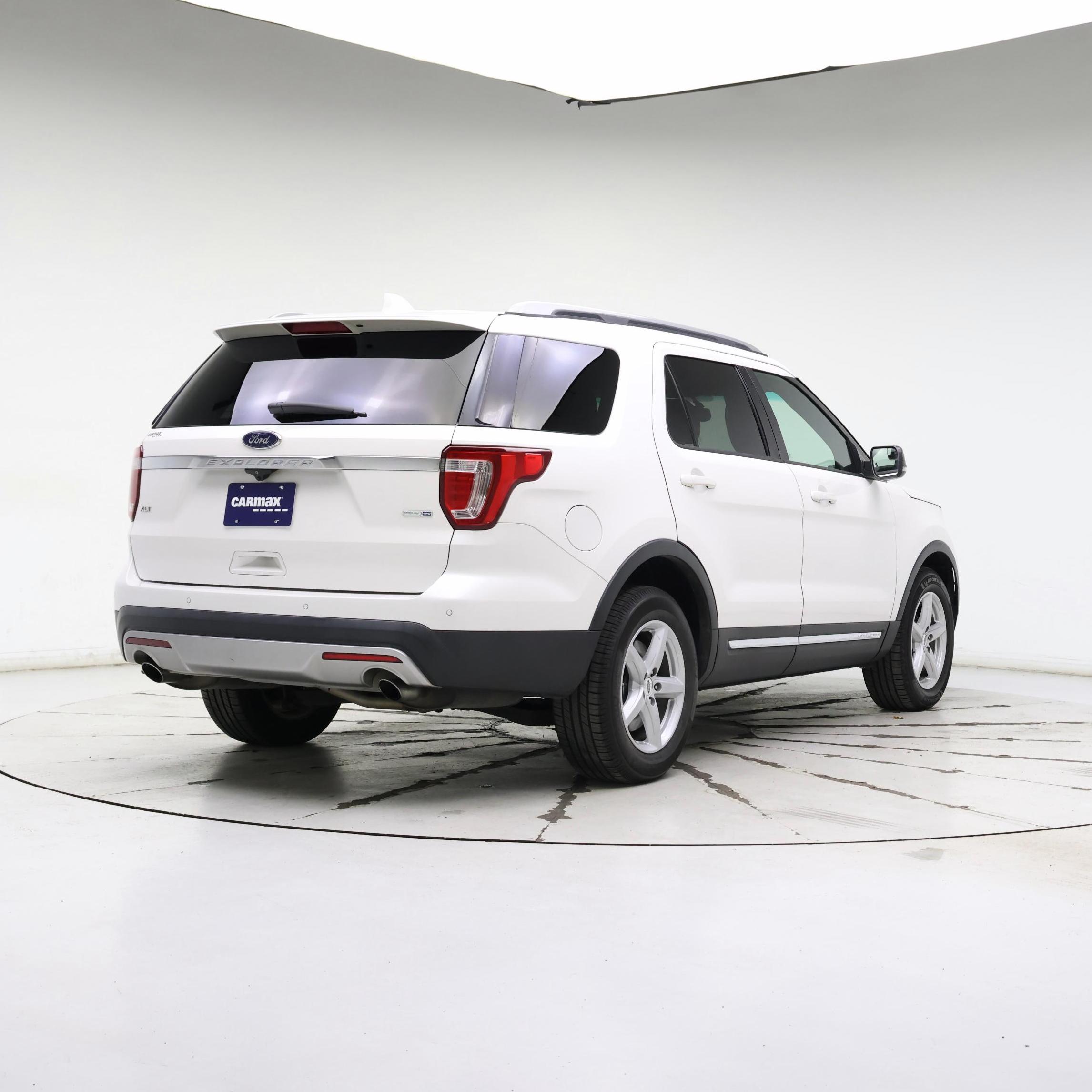 Thumbnail: 2016 Ford Explorer - 8