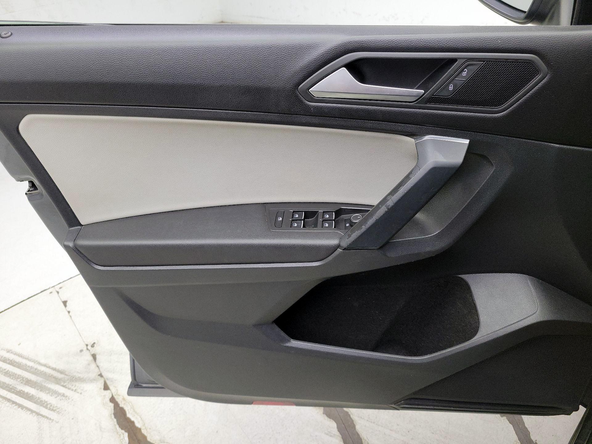 Thumbnail: 2019 Volkswagen Tiguan - 12