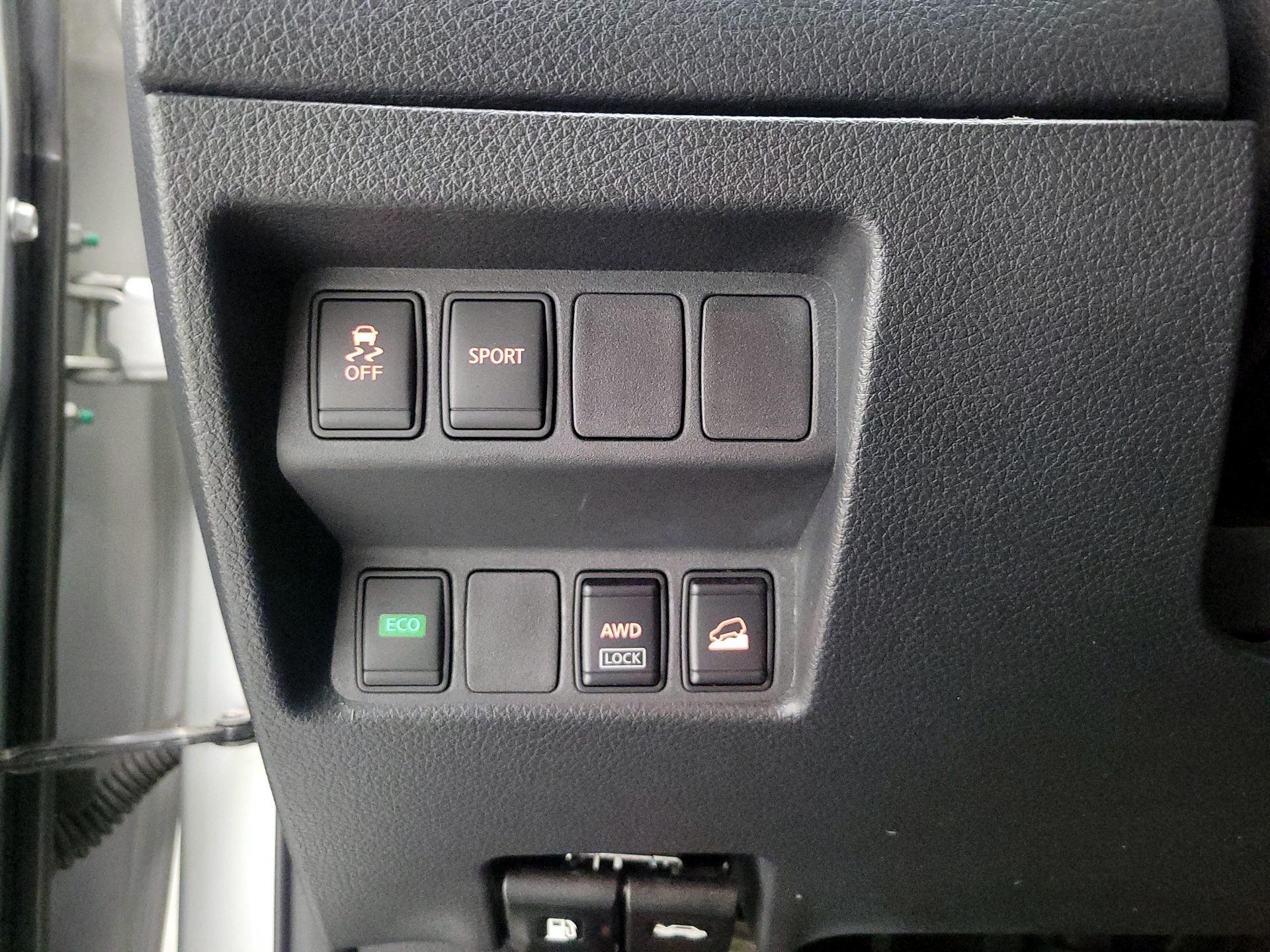 Thumbnail: 2015 Nissan Rogue - 13