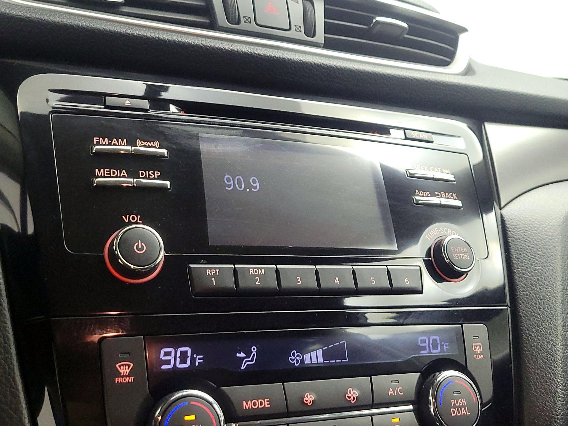 Thumbnail: 2015 Nissan Rogue - 15