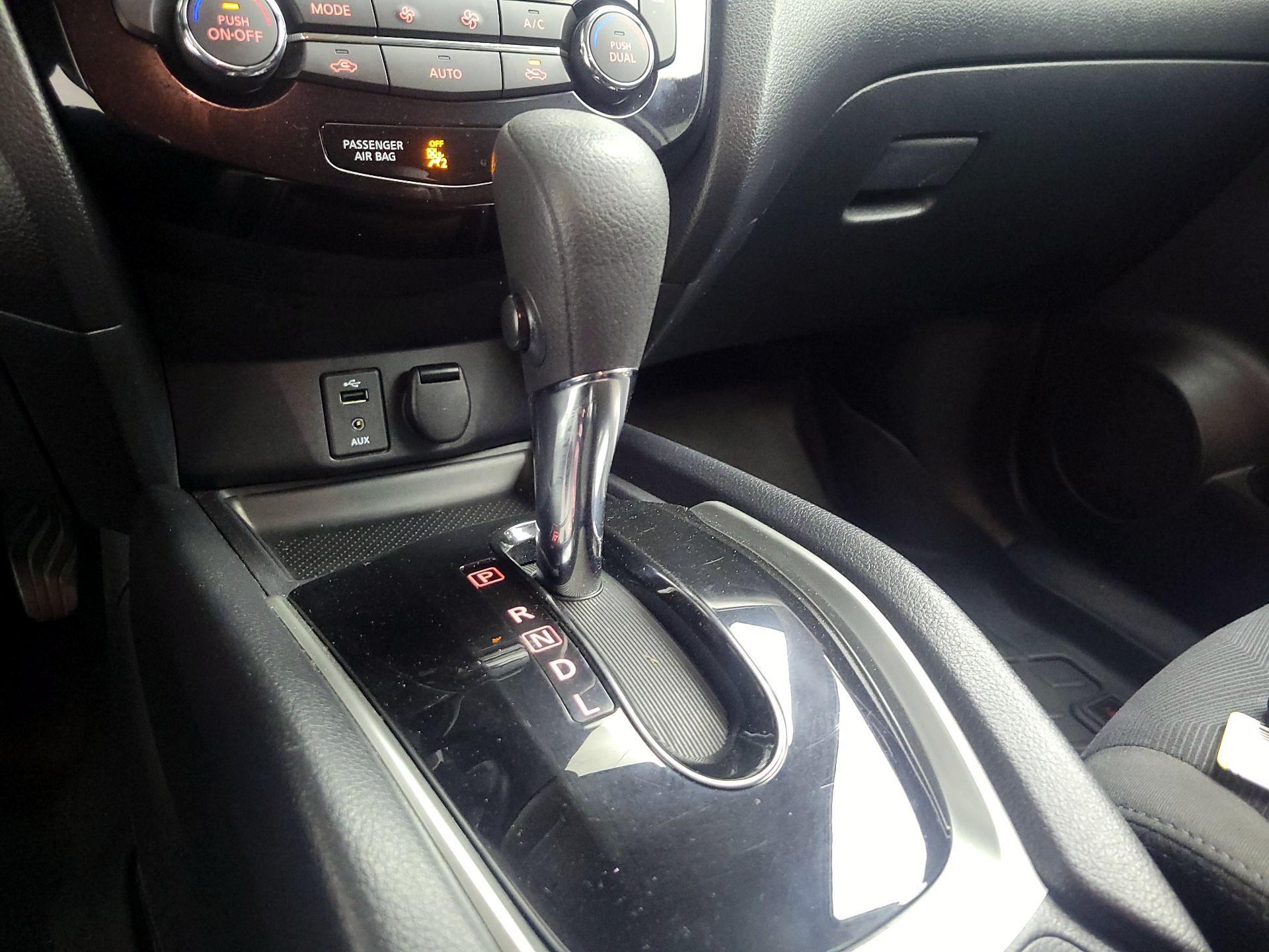 Thumbnail: 2015 Nissan Rogue - 17