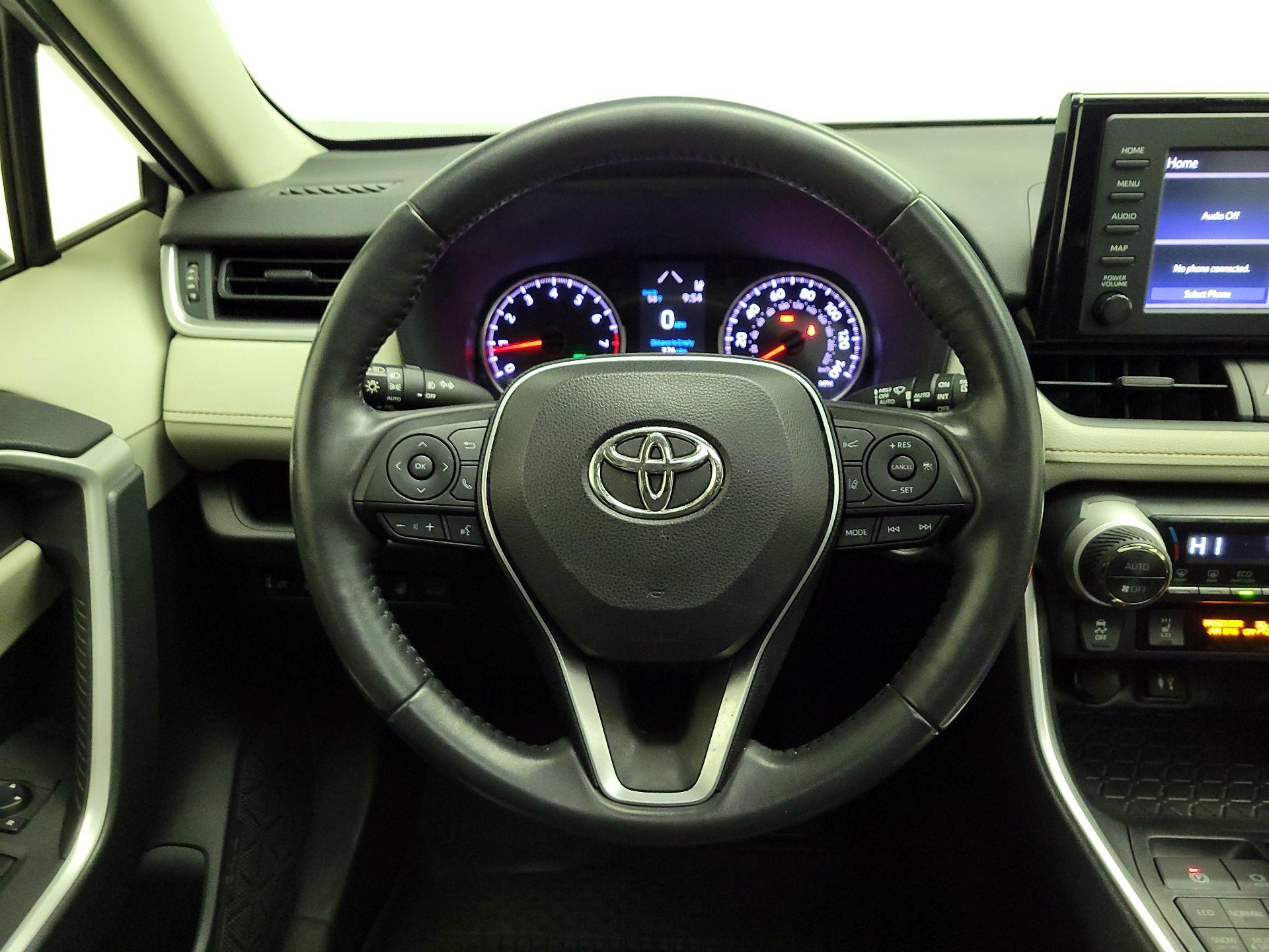 Thumbnail: 2019 Toyota RAV4 - 10