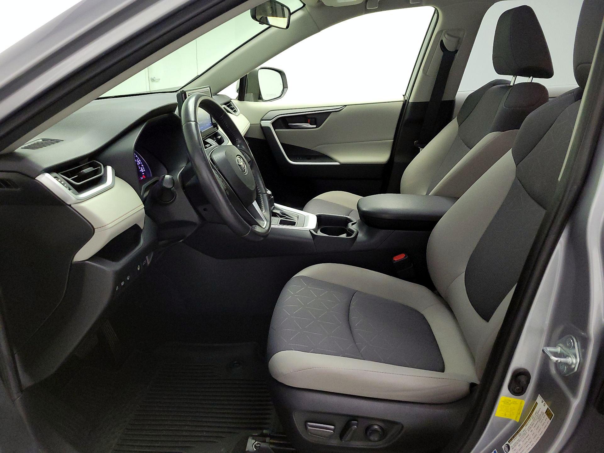 Thumbnail: 2019 Toyota RAV4 - 11