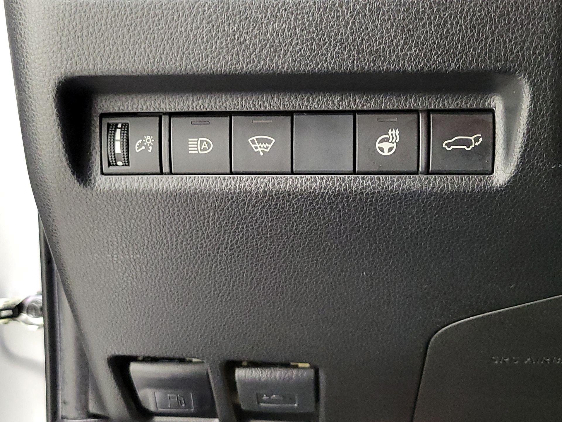 Thumbnail: 2019 Toyota RAV4 - 13