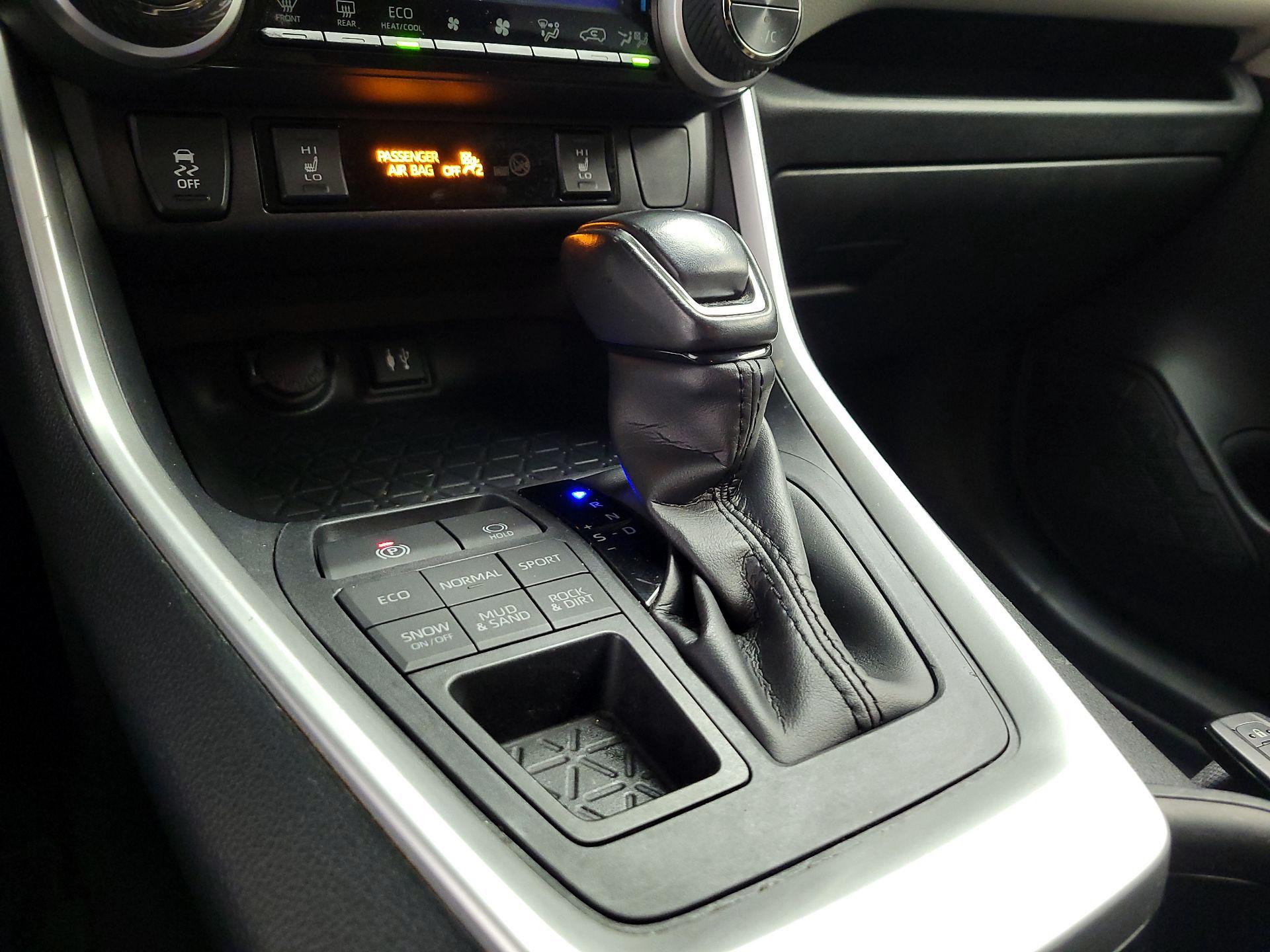 Thumbnail: 2019 Toyota RAV4 - 17