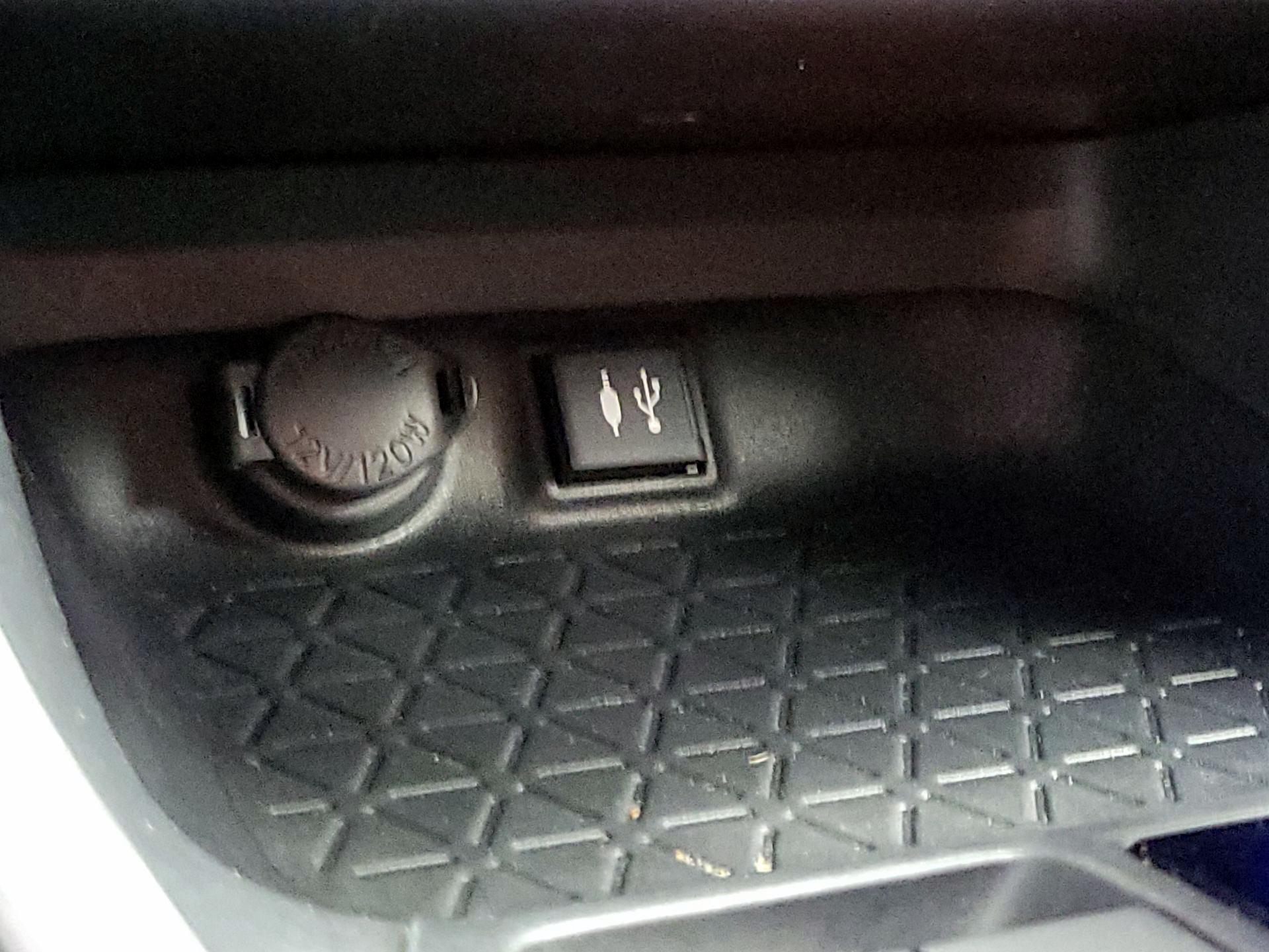 Thumbnail: 2019 Toyota RAV4 - 18