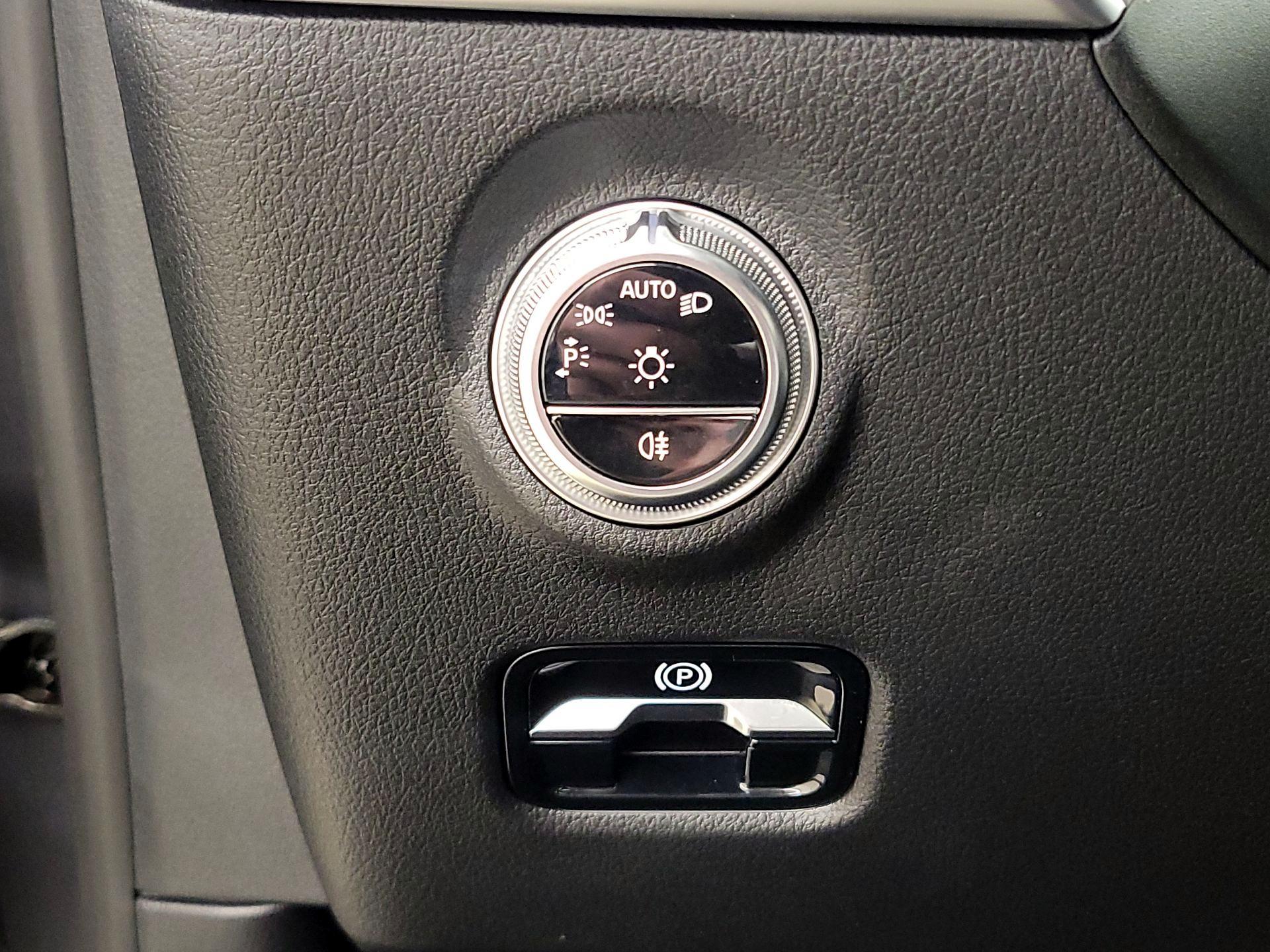 Thumbnail: 2024 Mercedes-Benz C-Class - 13