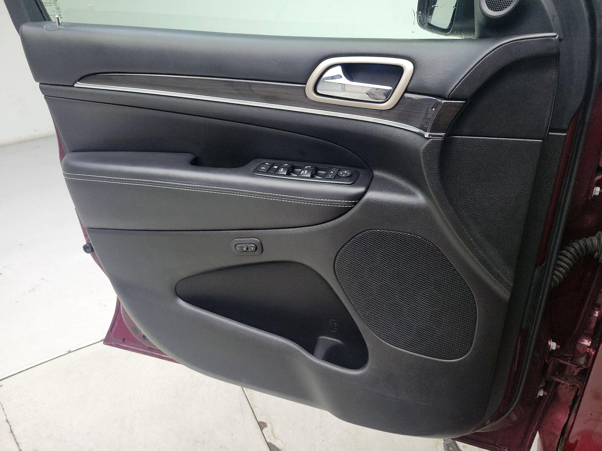 Thumbnail: 2017 Jeep Grand Cherokee - 12