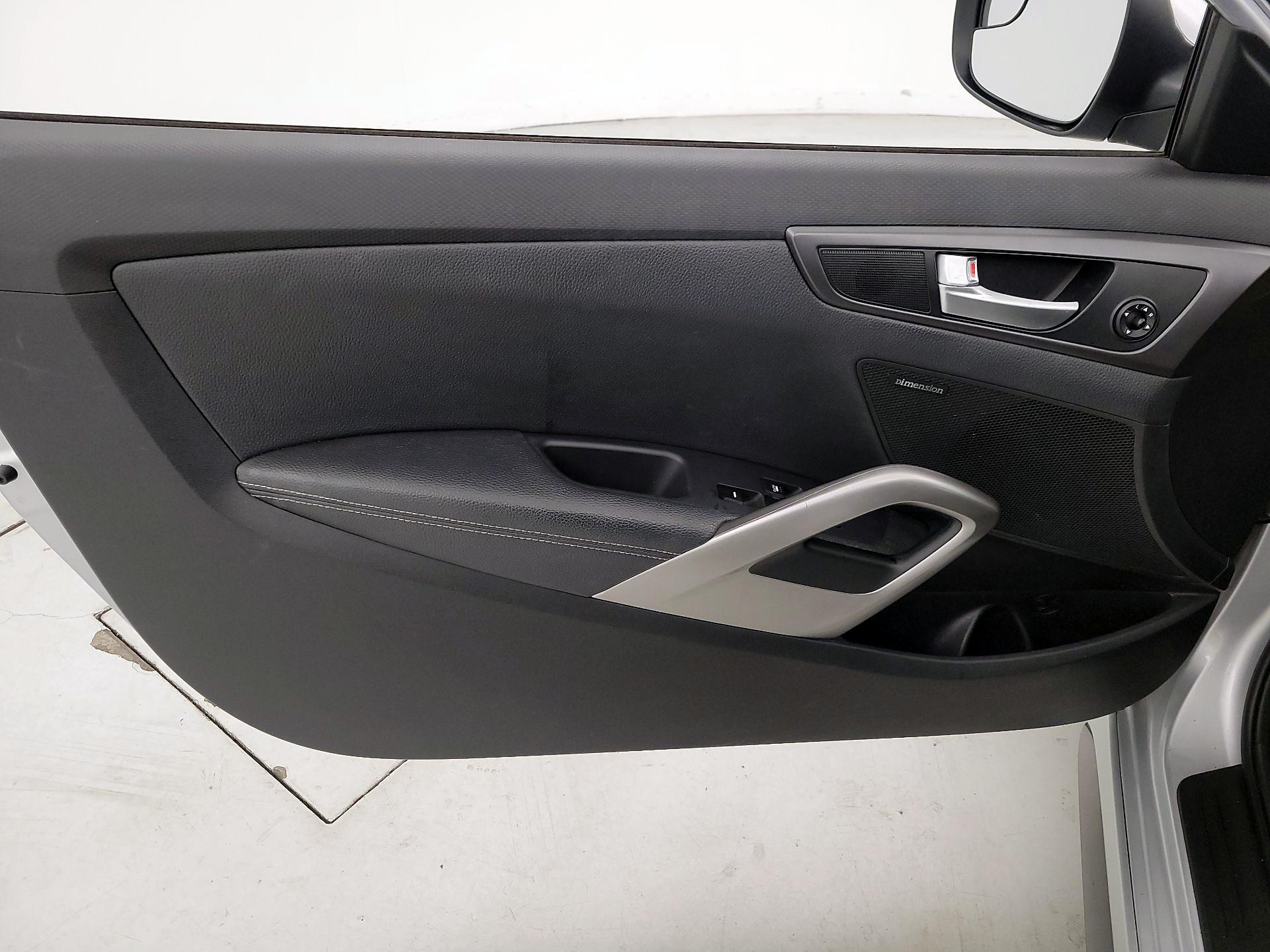 Thumbnail: 2017 Hyundai Veloster - 12