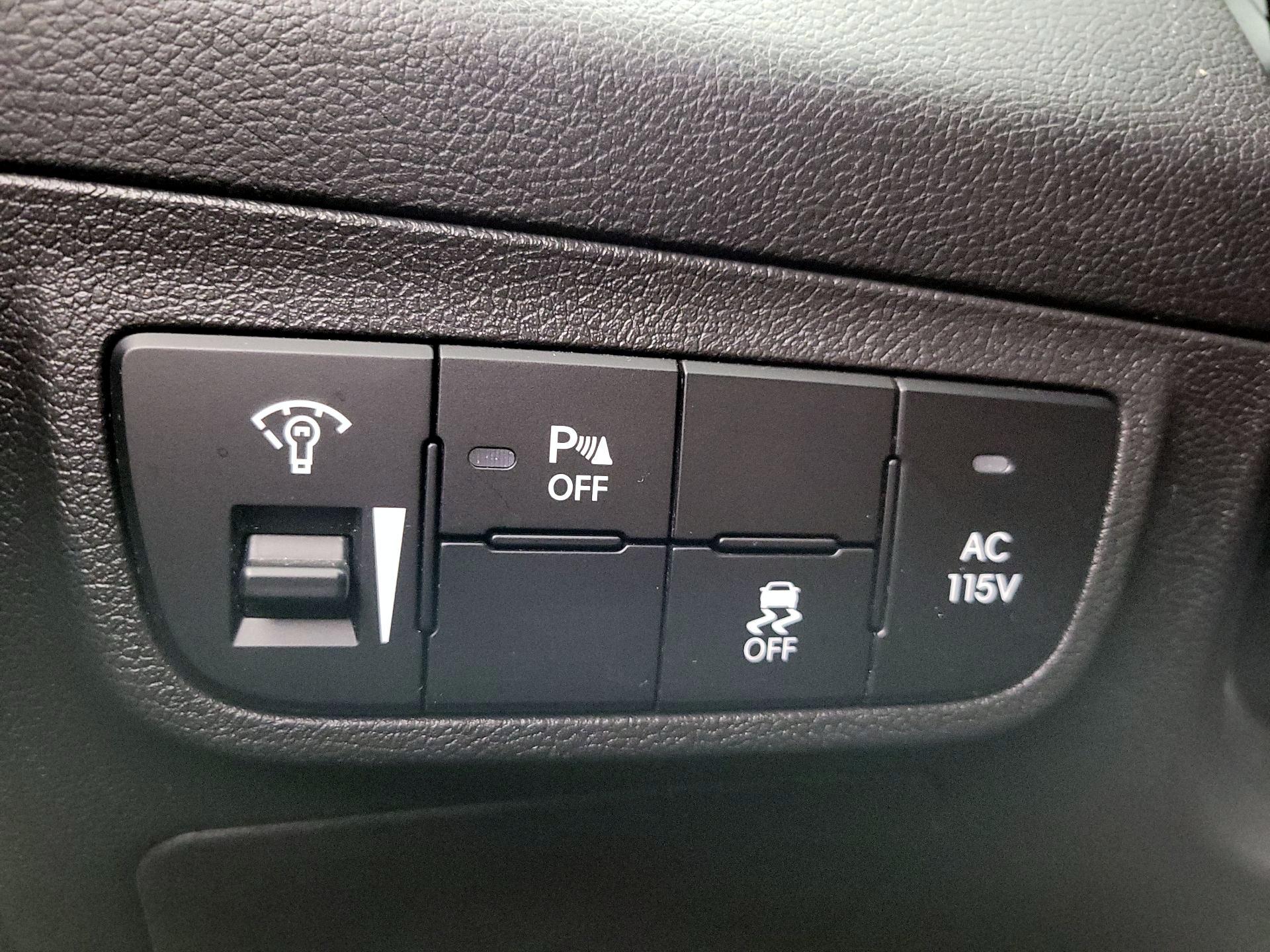 Thumbnail: 2017 Hyundai Veloster - 13