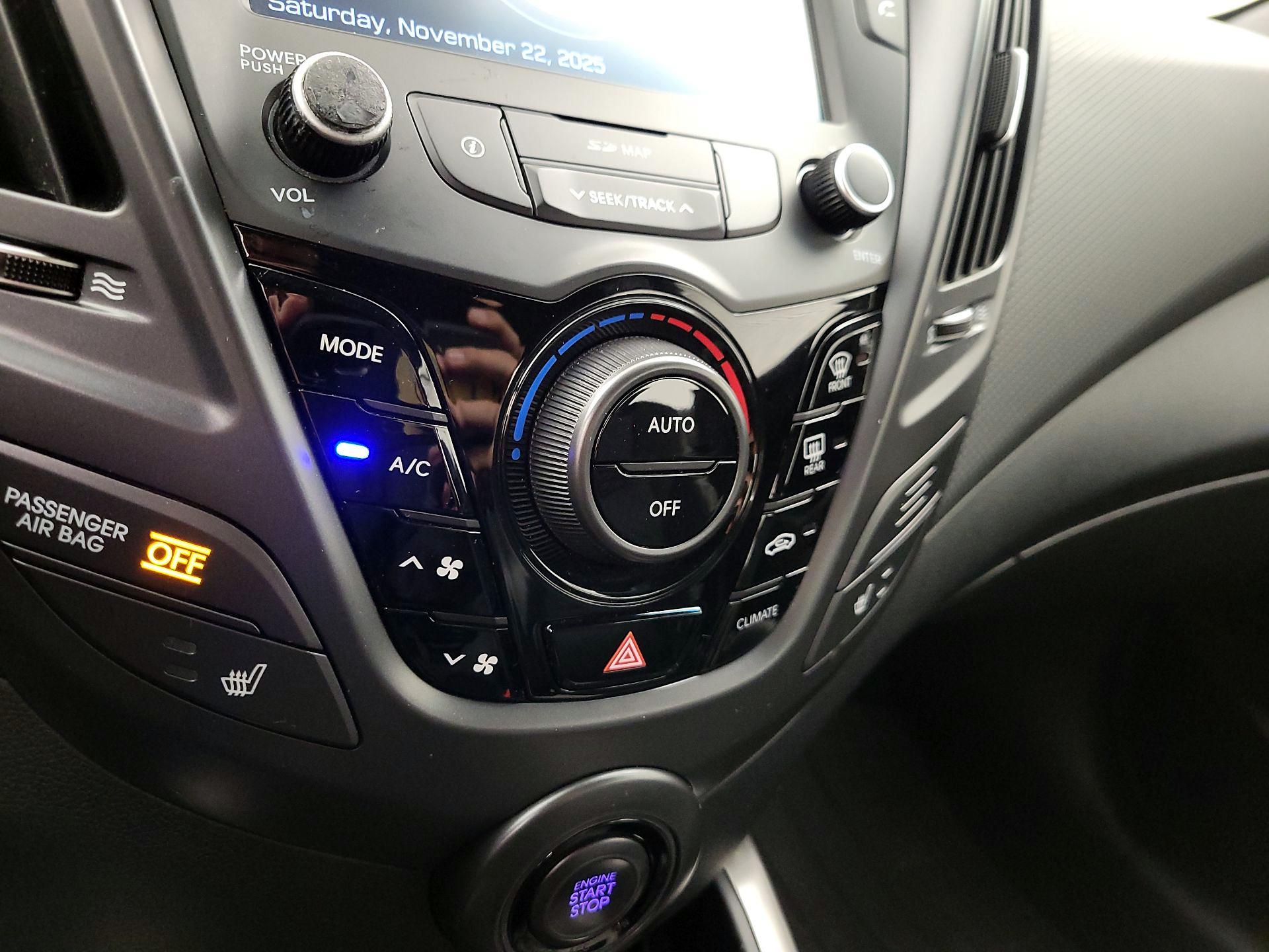 Thumbnail: 2017 Hyundai Veloster - 17