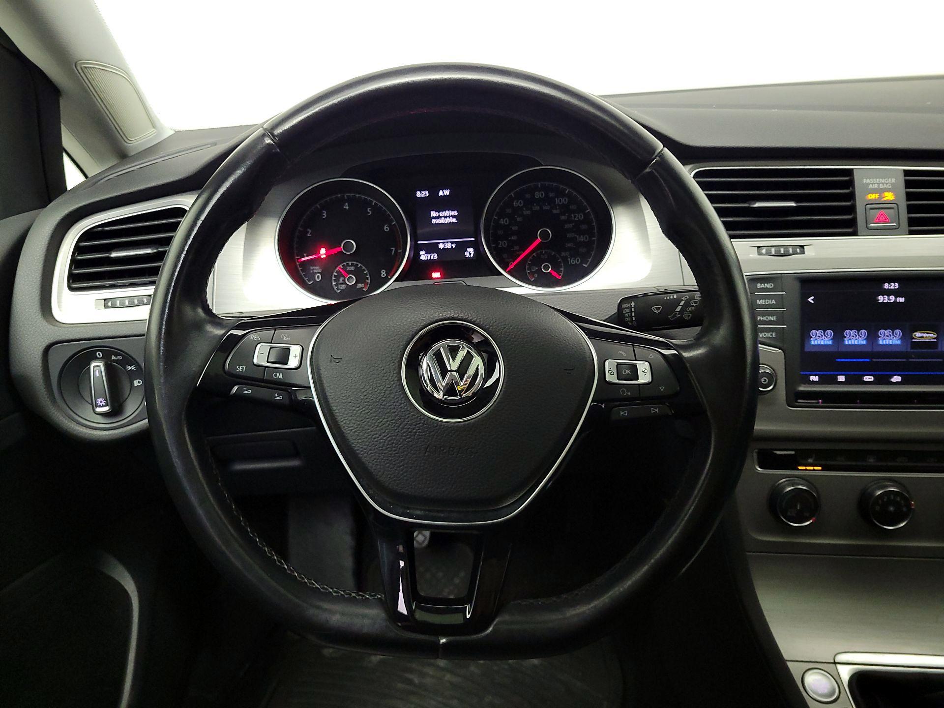 Thumbnail: 2017 Volkswagen Golf - 10