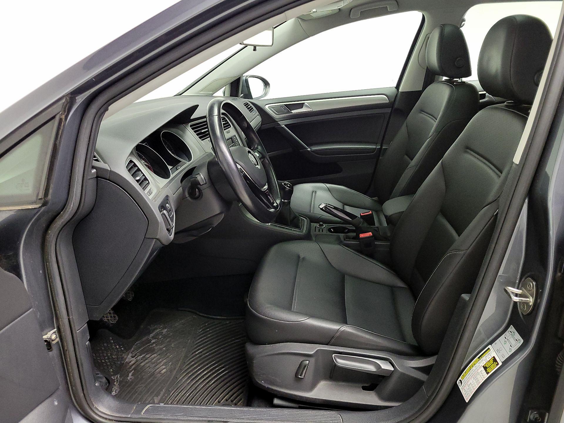 Thumbnail: 2017 Volkswagen Golf - 11