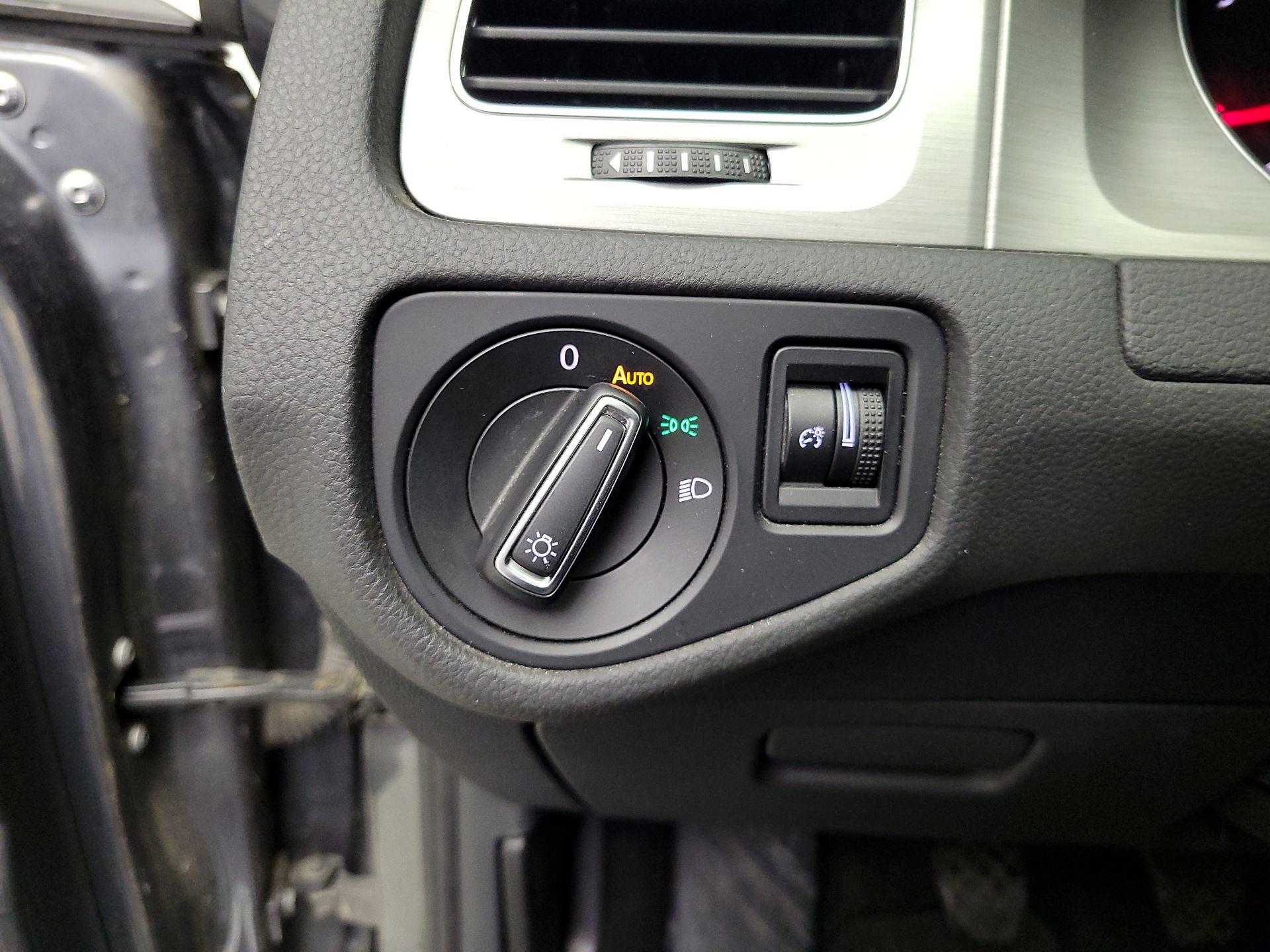 Thumbnail: 2017 Volkswagen Golf - 13