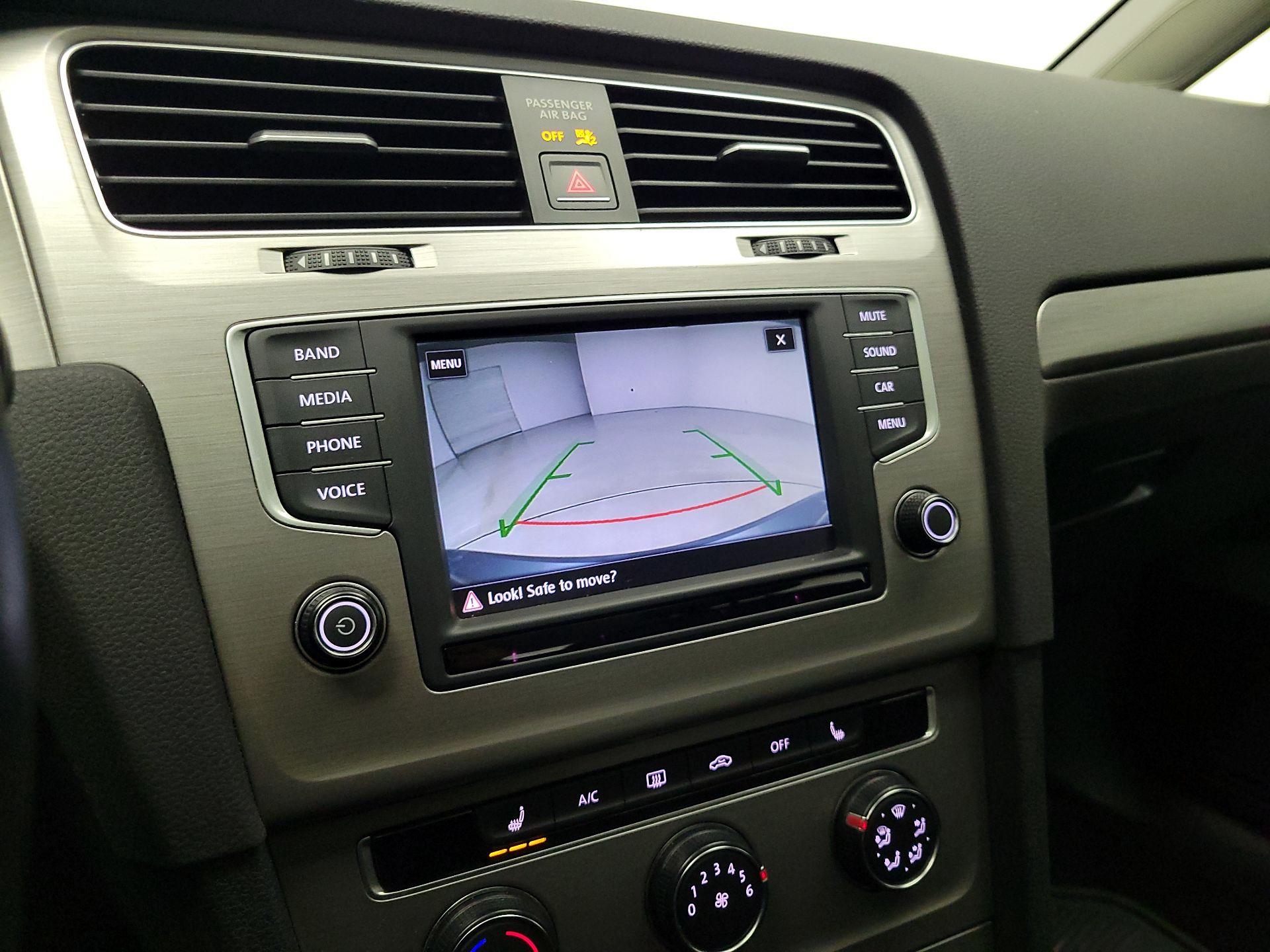 Thumbnail: 2017 Volkswagen Golf - 14