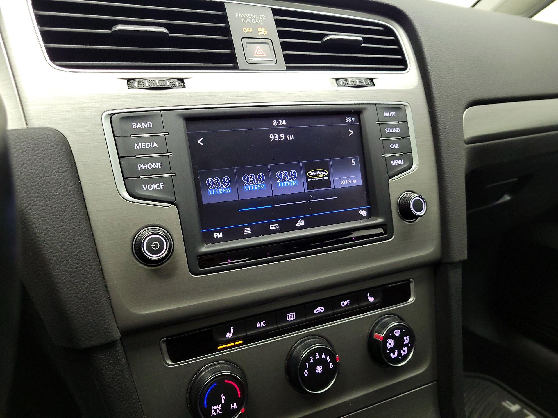 Thumbnail: 2017 Volkswagen Golf - 15