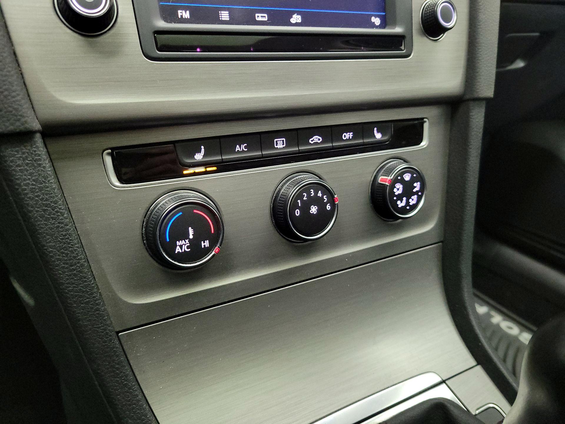 Thumbnail: 2017 Volkswagen Golf - 16