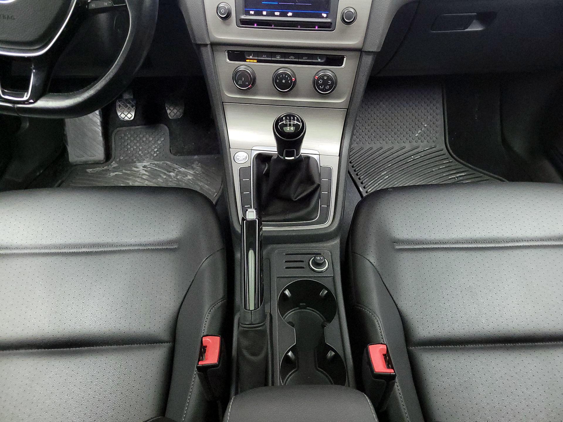 Thumbnail: 2017 Volkswagen Golf - 17