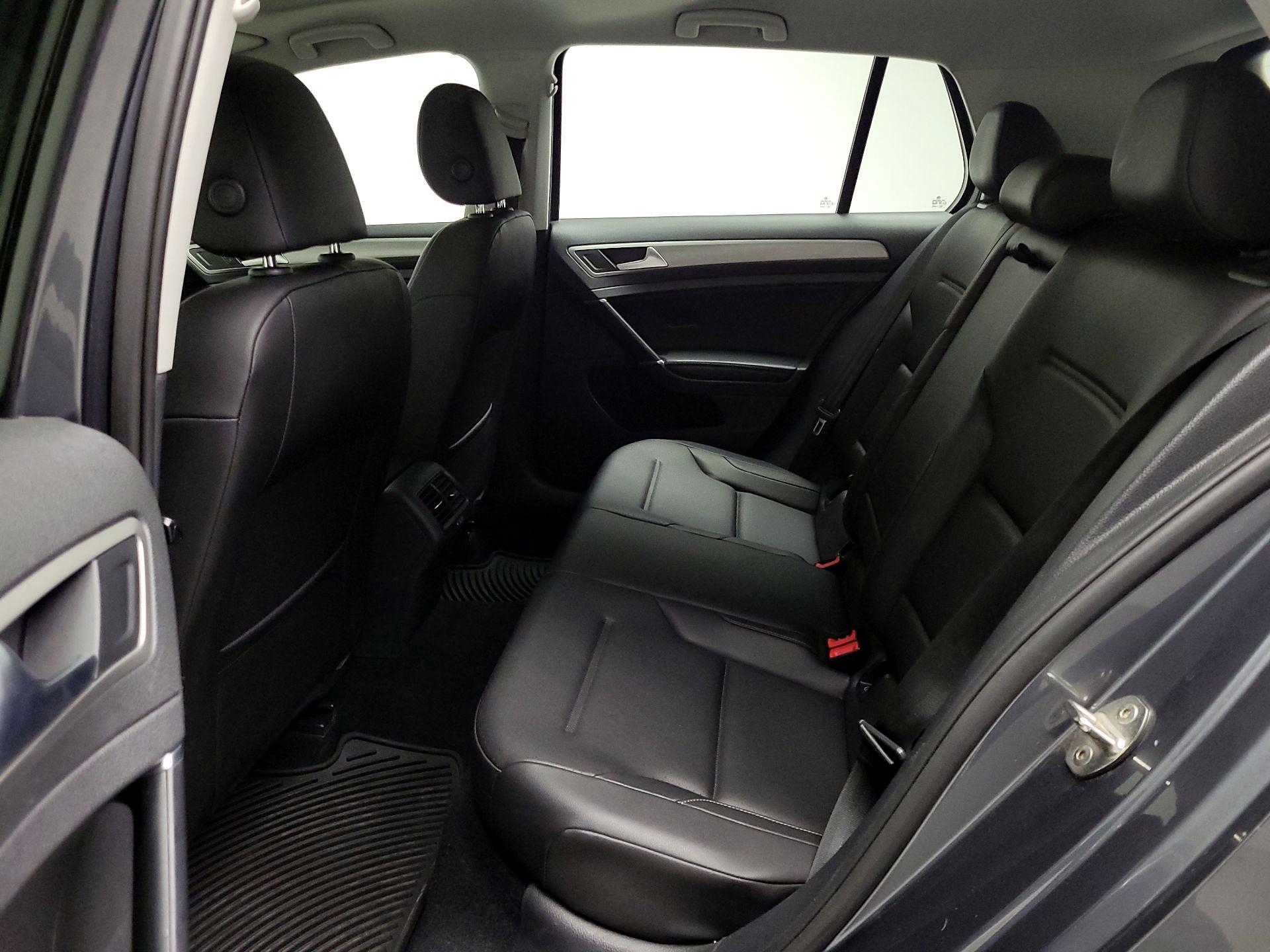 Thumbnail: 2017 Volkswagen Golf - 20