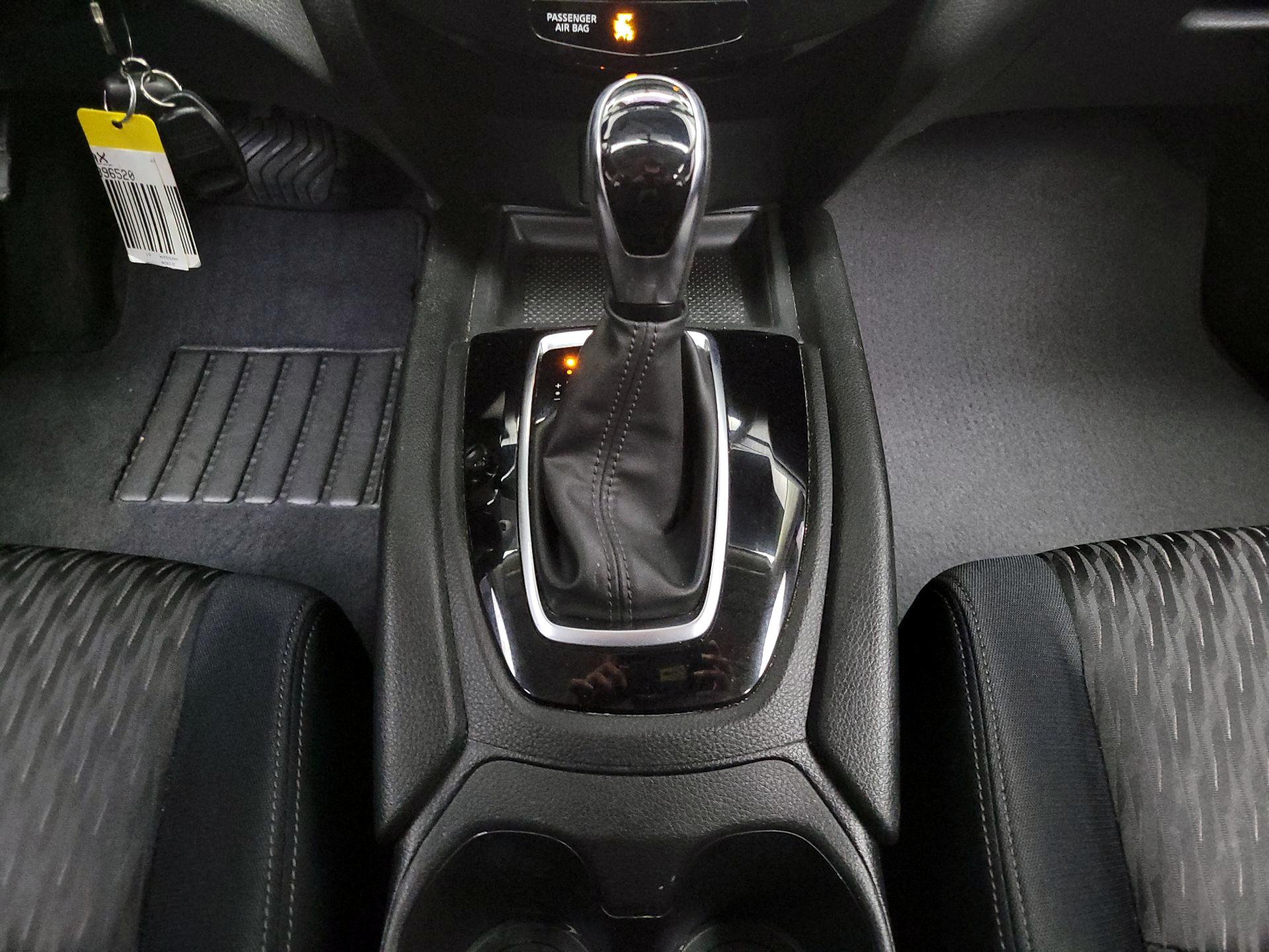 Thumbnail: 2017 Nissan Rogue - 17