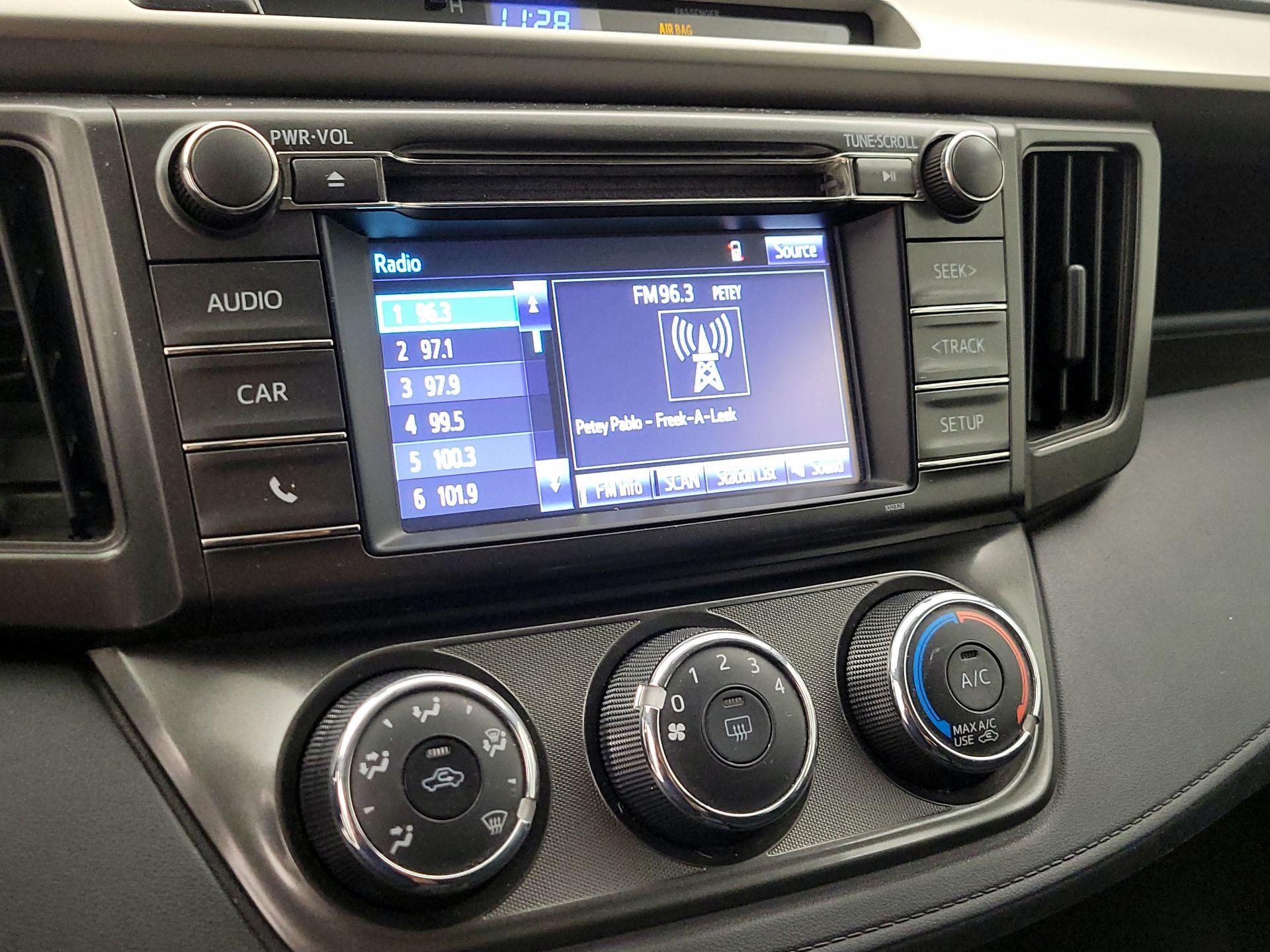 Thumbnail: 2015 Toyota RAV4 - 15