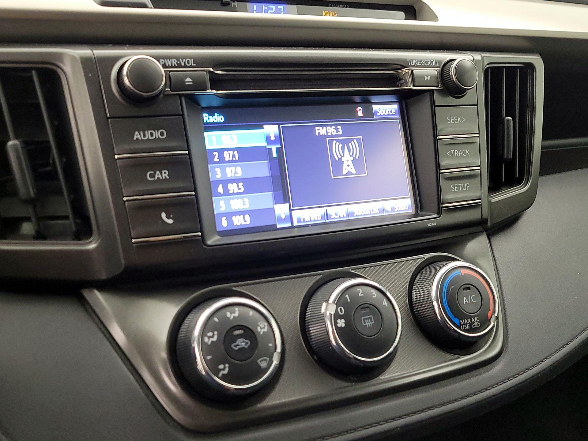 Thumbnail: 2015 Toyota RAV4 - 16