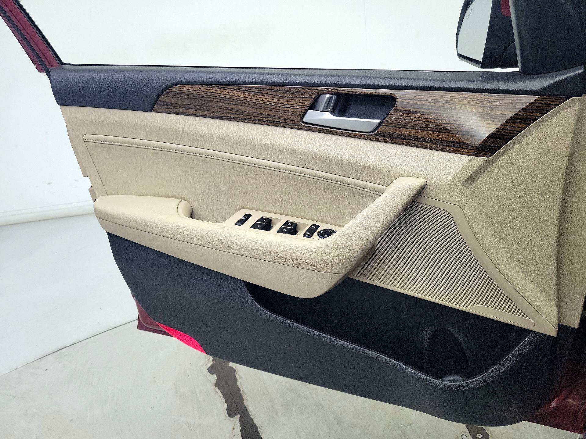 Thumbnail: 2016 Hyundai Sonata - 12