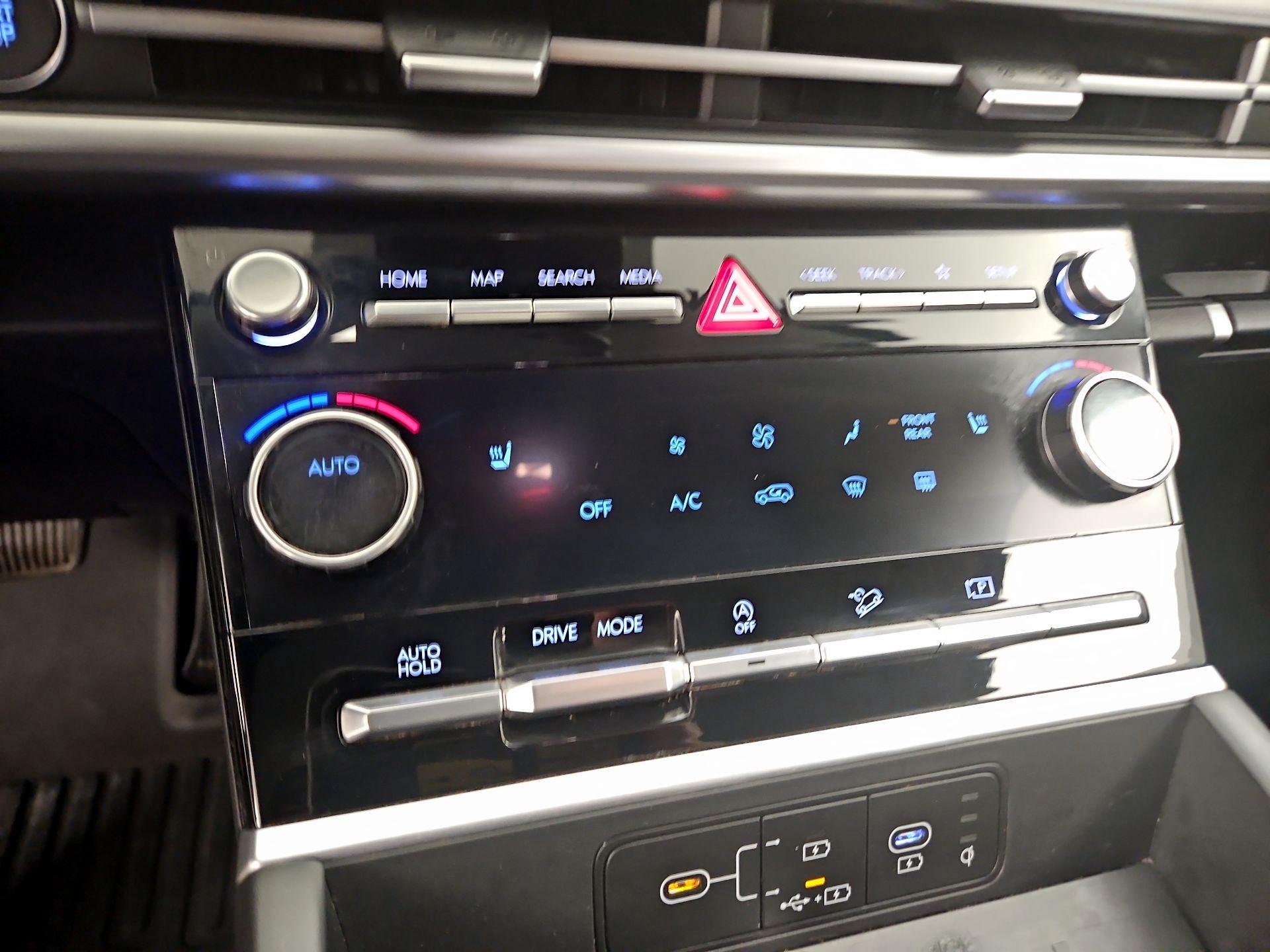 Thumbnail: 2024 Hyundai Santa Fe - 16