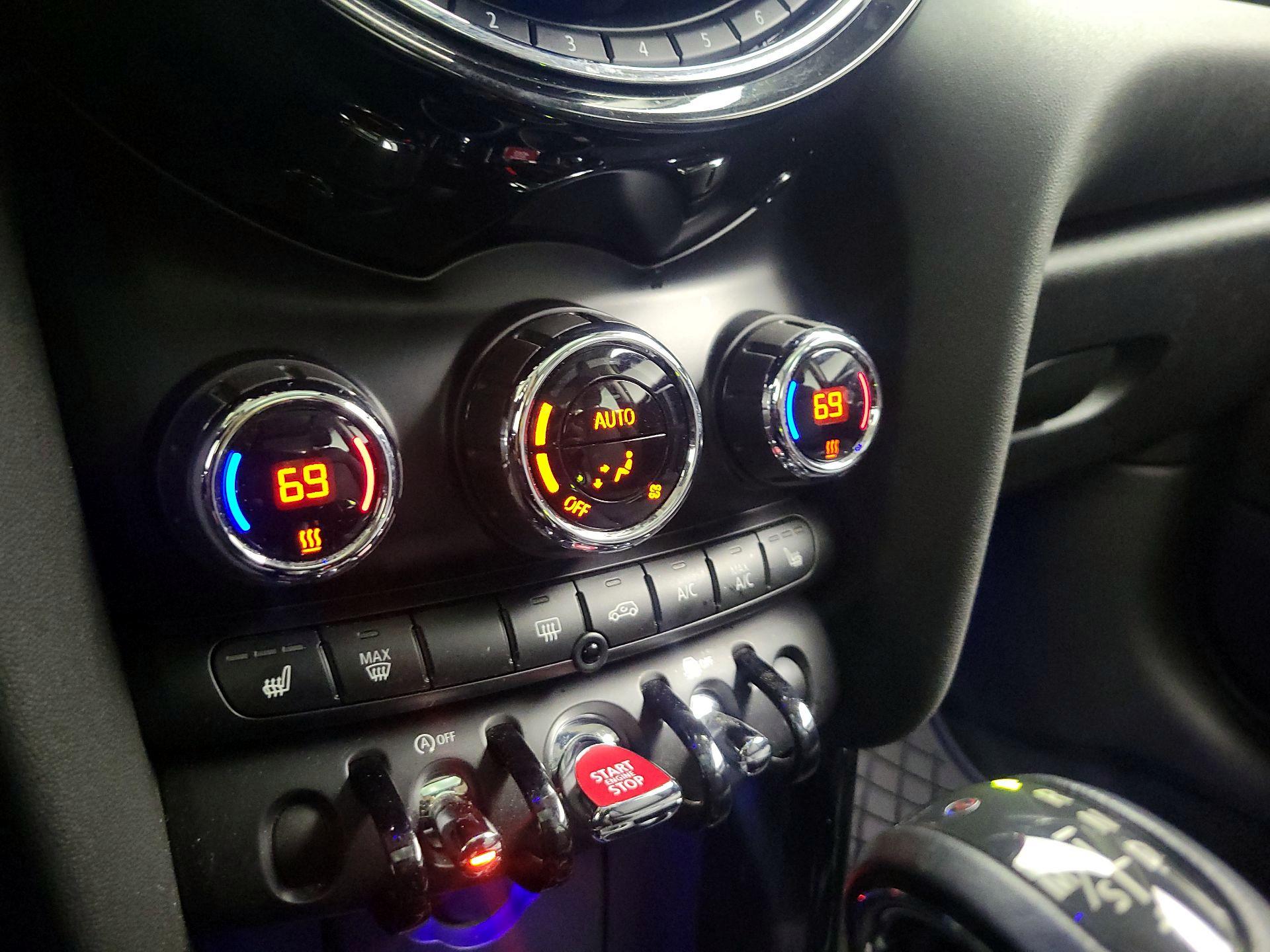 Thumbnail: 2019 MINI Cooper Hardtop - 15