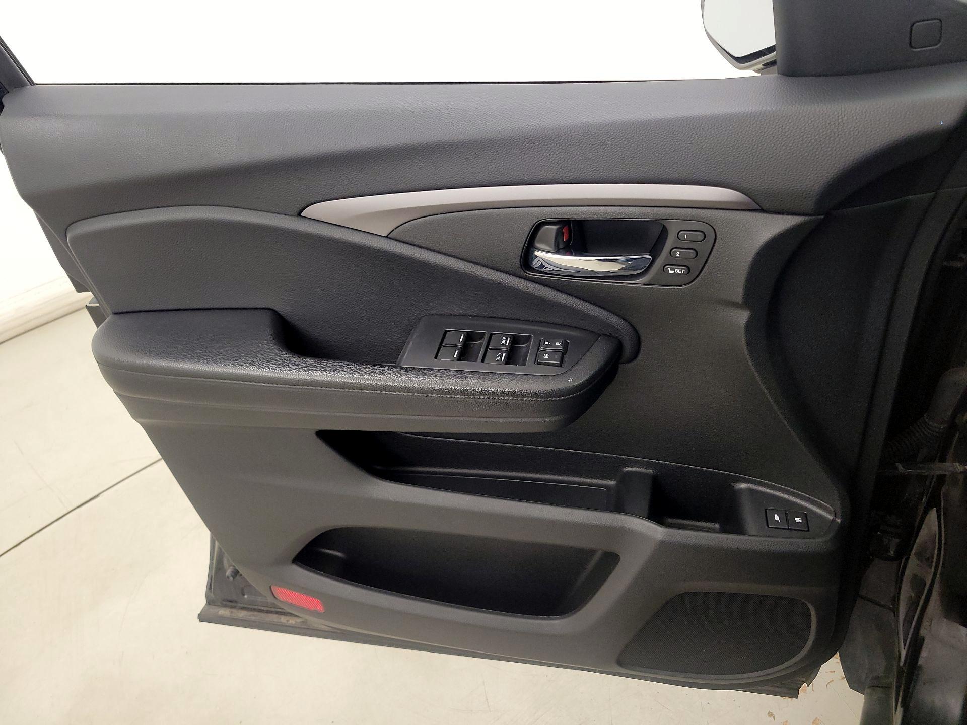 Thumbnail: 2020 Honda Pilot - 12