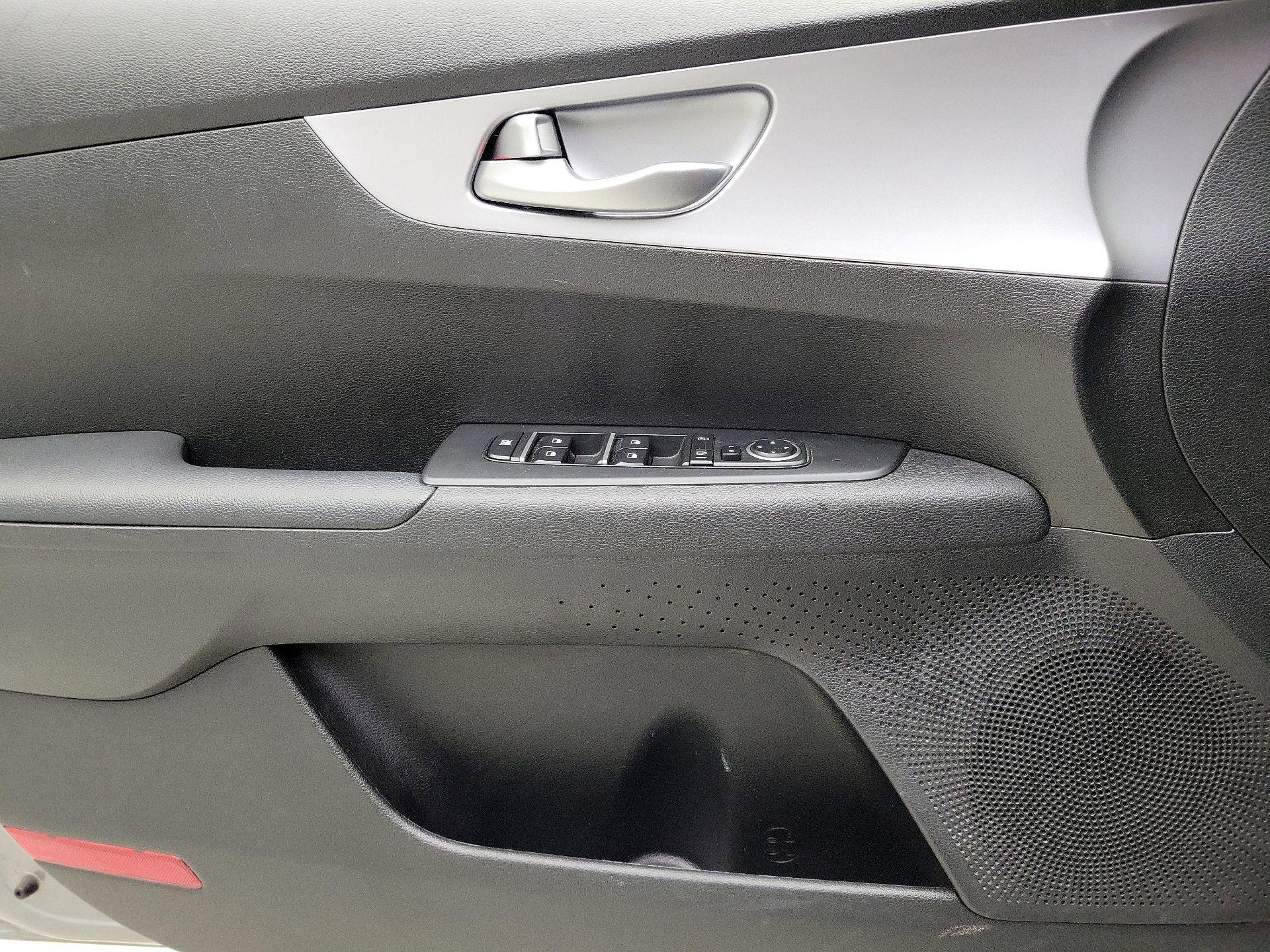 Thumbnail: 2023 Kia Forte - 12