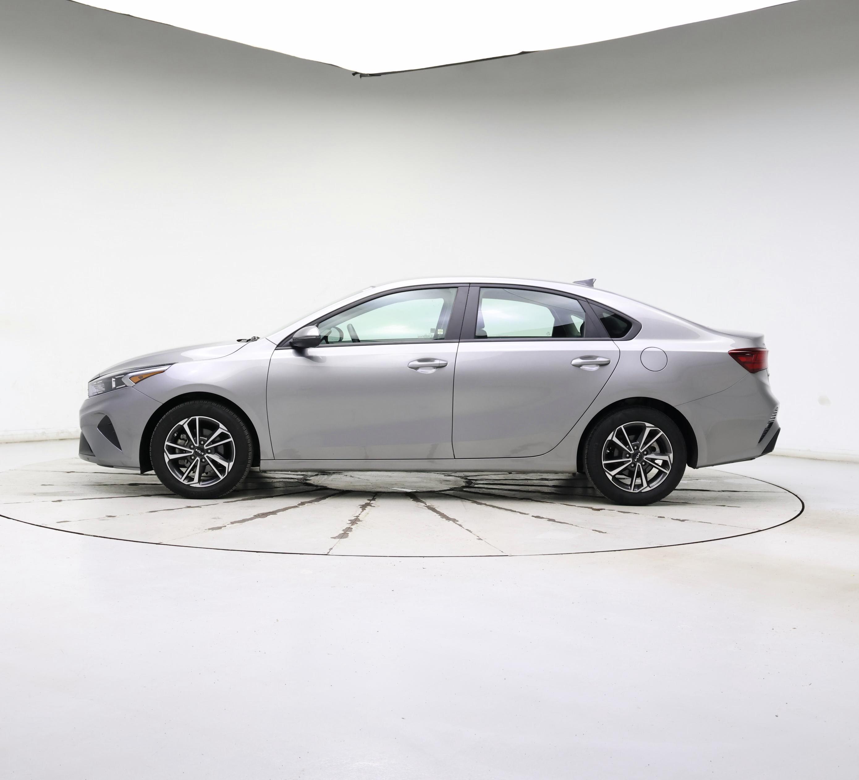 Thumbnail: 2023 Kia Forte - 3