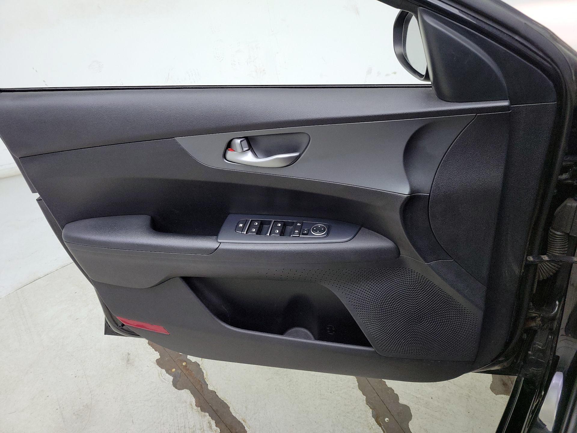 Thumbnail: 2020 Kia Forte - 12