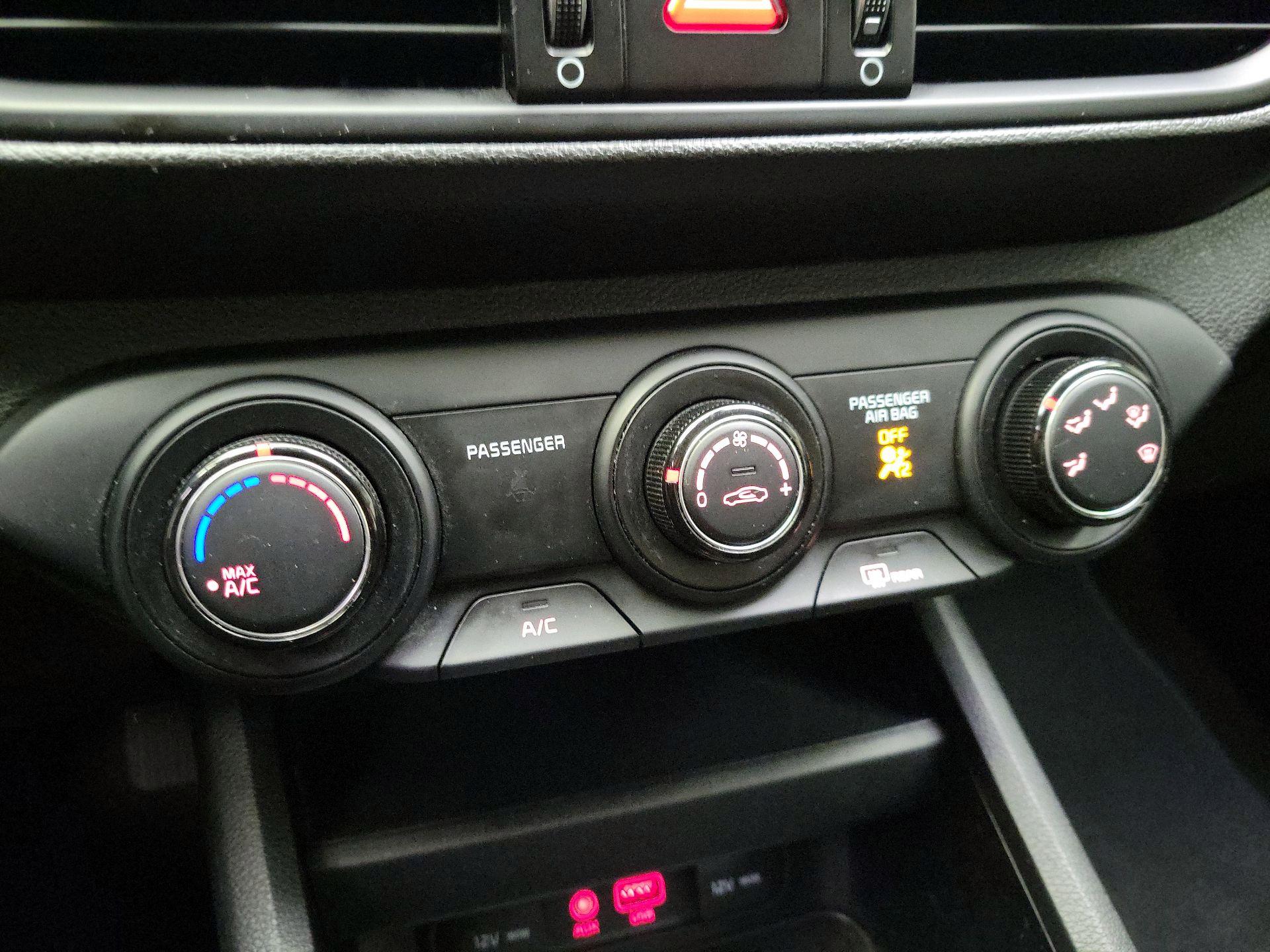 Thumbnail: 2020 Kia Forte - 16