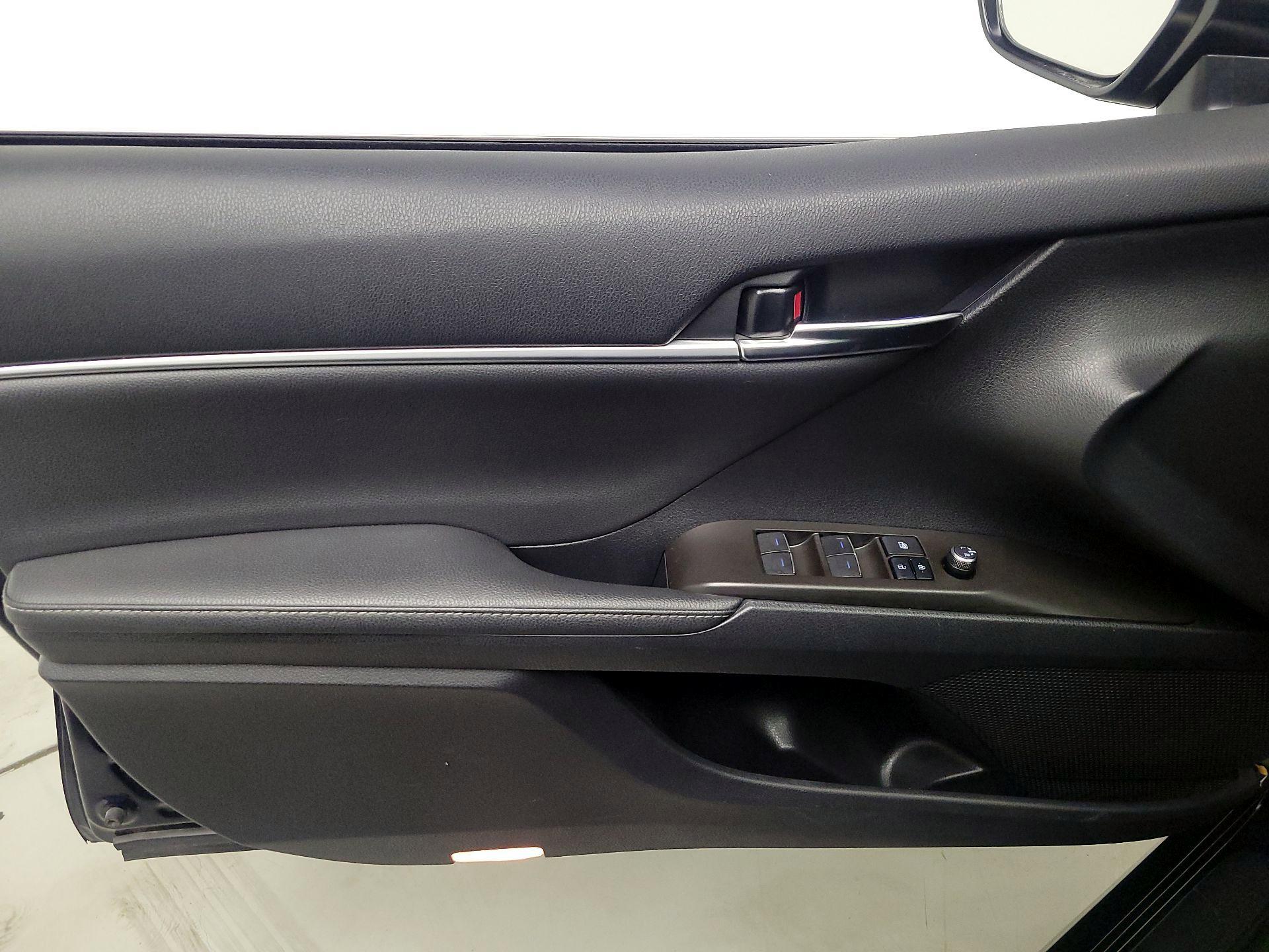 Thumbnail: 2022 Toyota Camry - 12