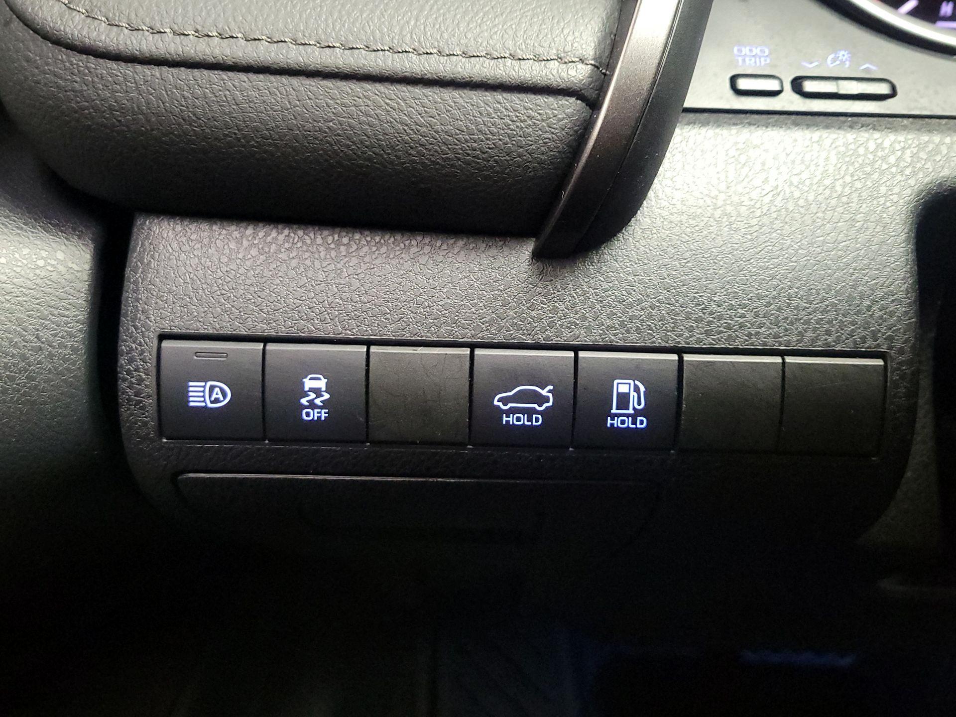 Thumbnail: 2022 Toyota Camry - 13