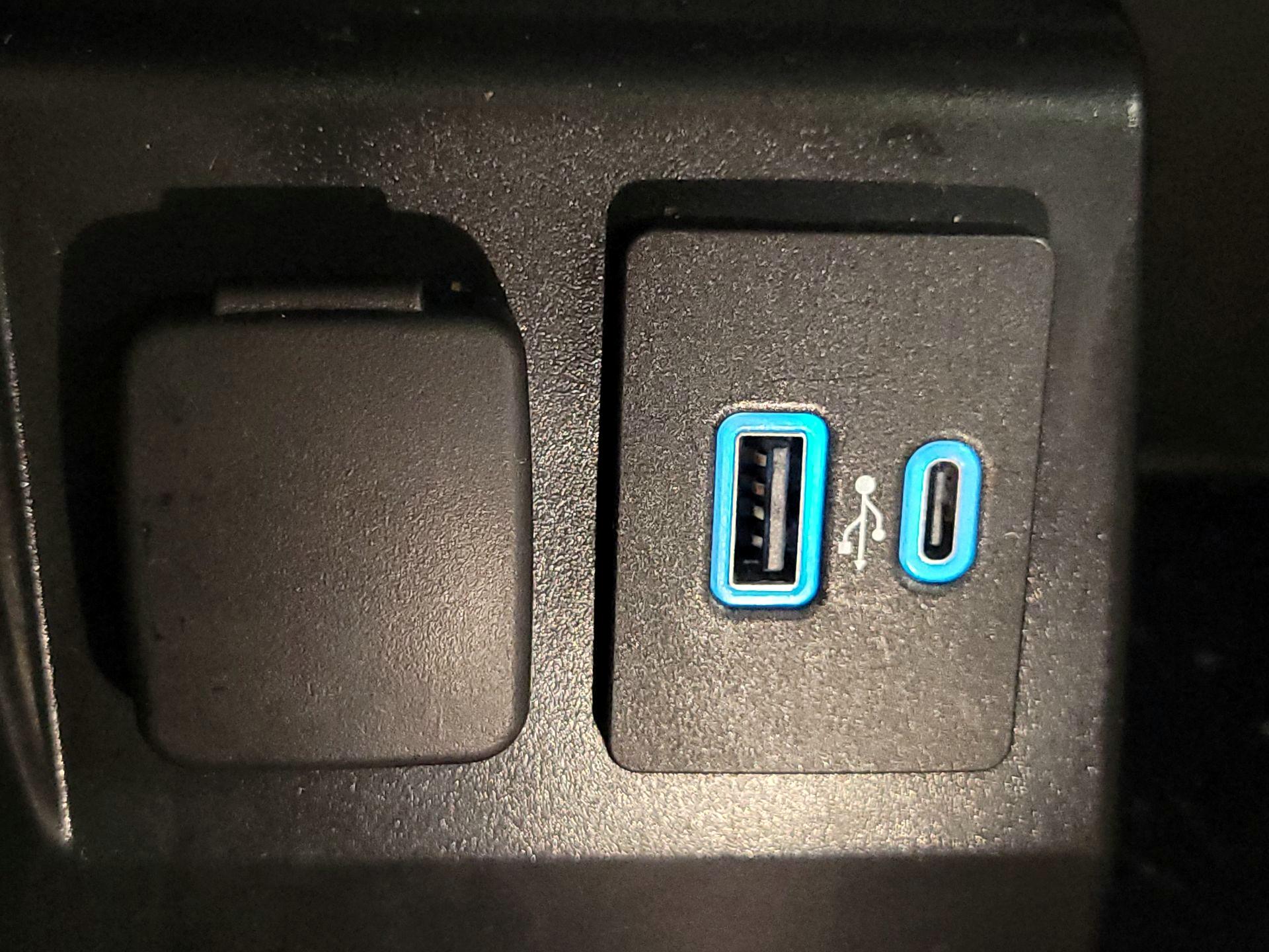 Thumbnail: 2022 Ford Explorer - 18