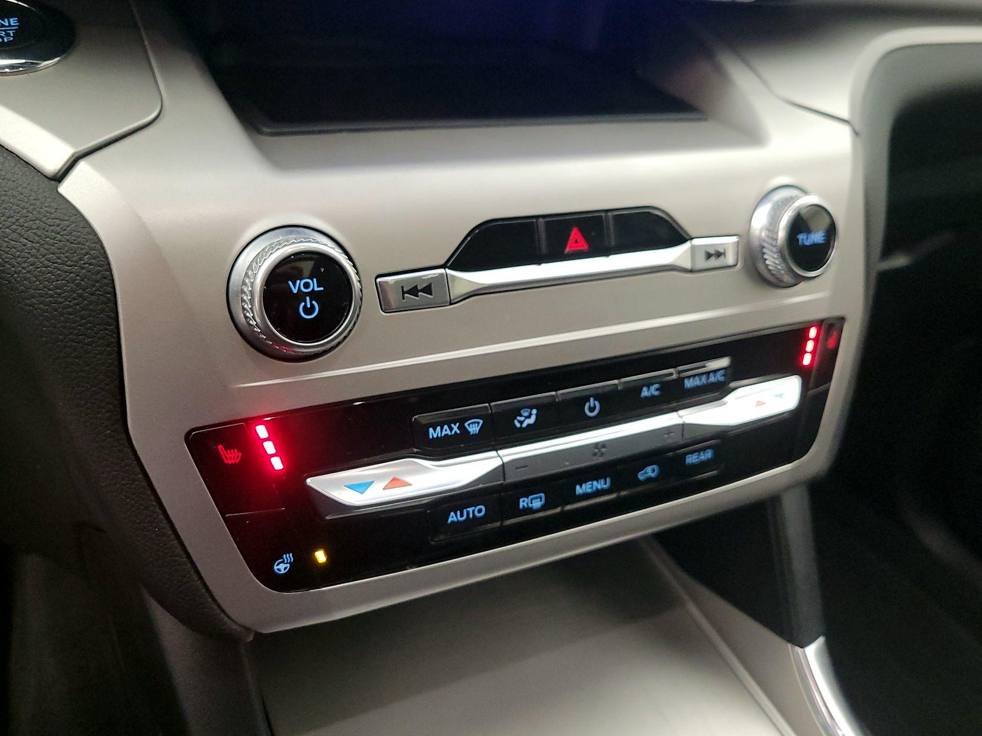 Thumbnail: 2022 Ford Explorer - 16