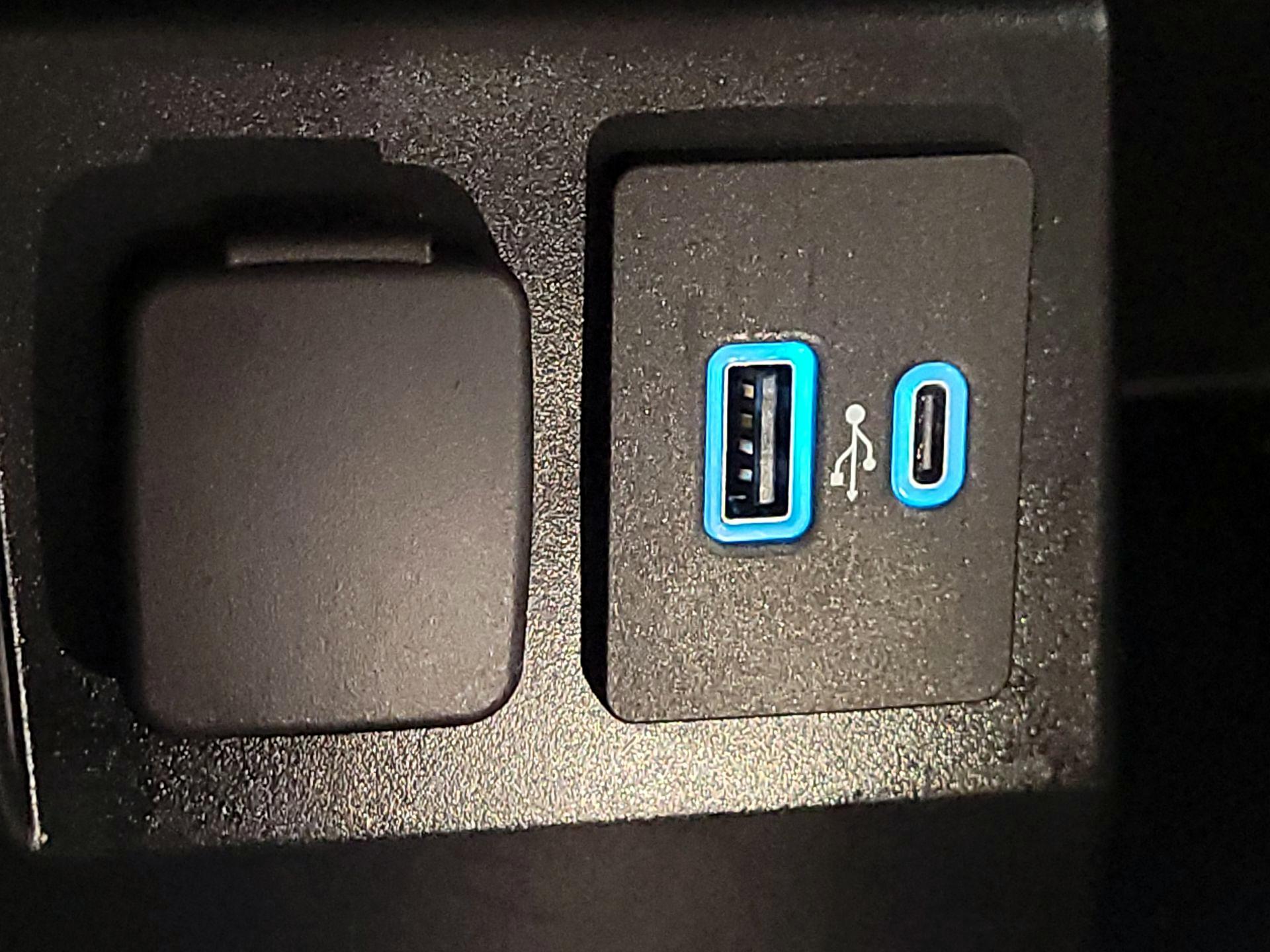 Thumbnail: 2022 Ford Explorer - 18