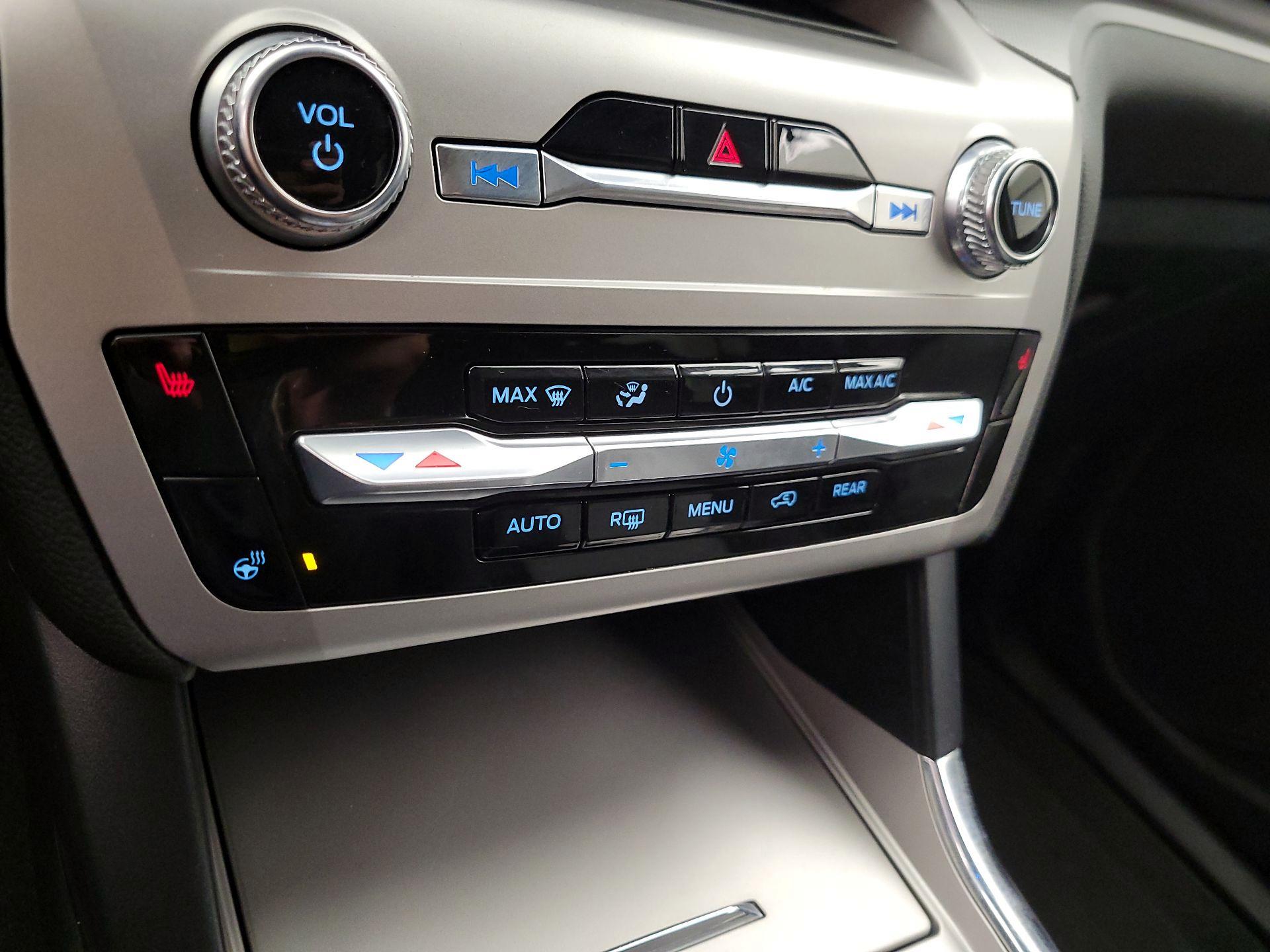 Thumbnail: 2022 Ford Explorer - 17